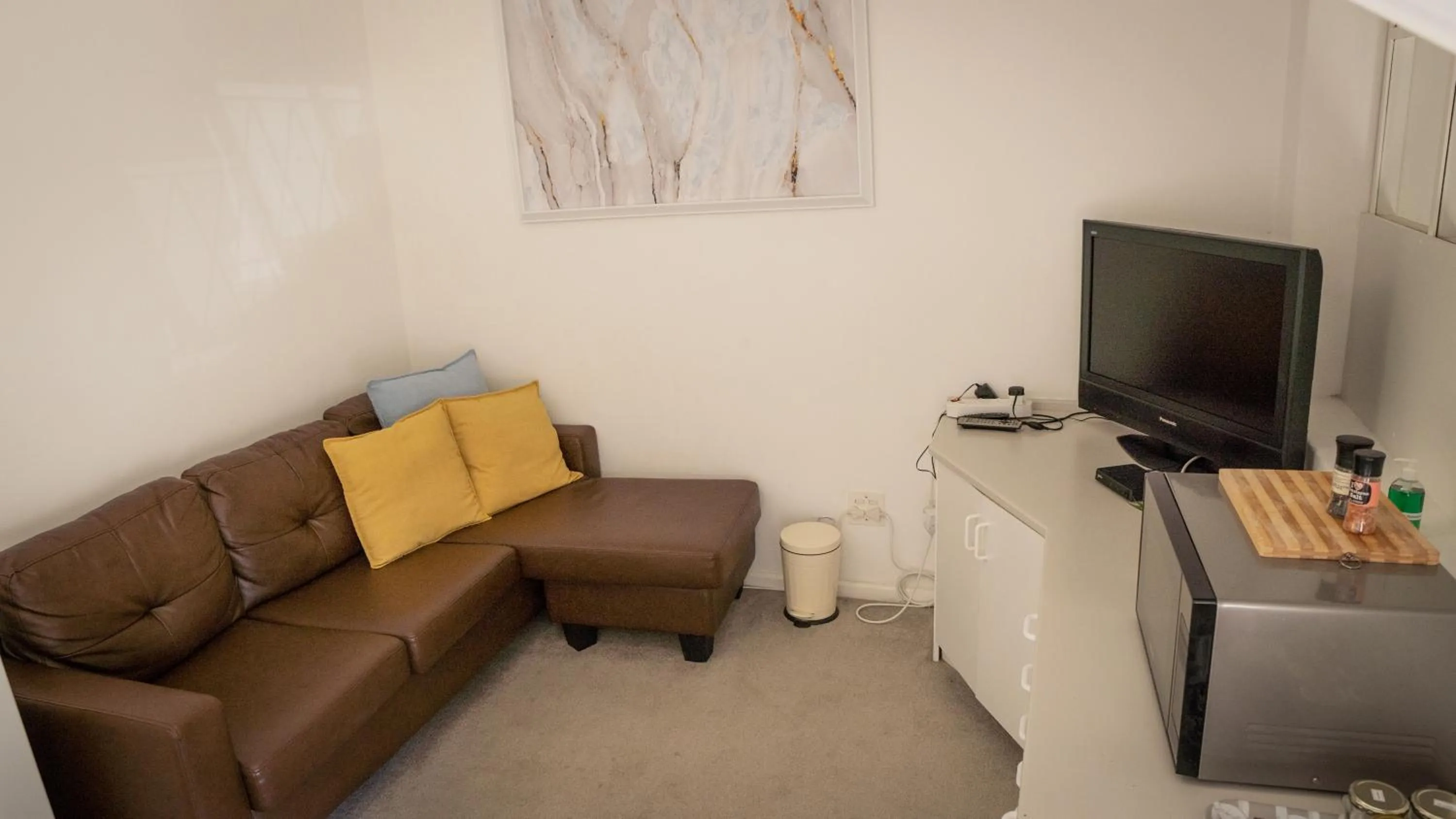 Kitchen or kitchenette in Rustic Manor Guest House