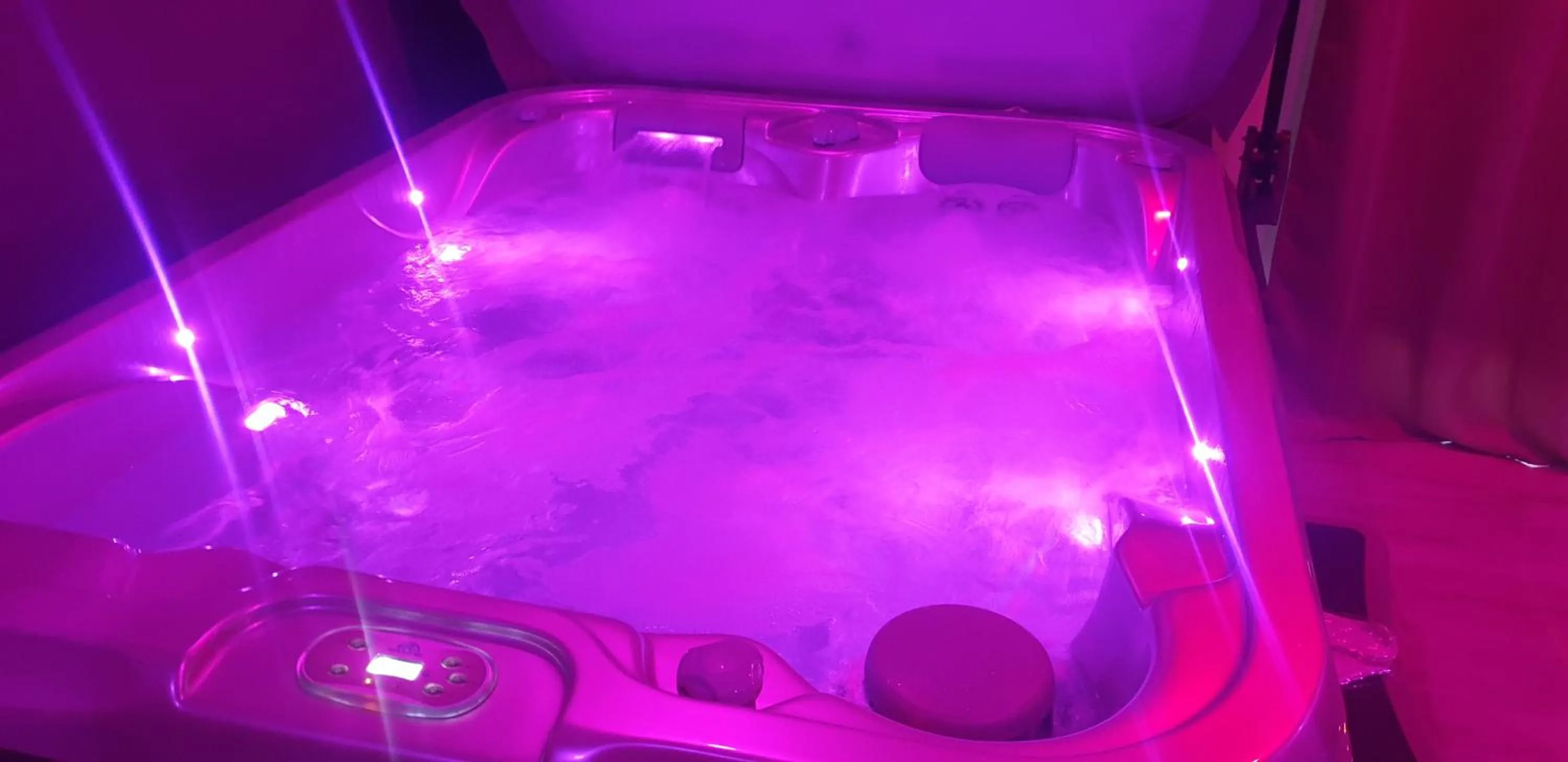 Hot Tub in Paradis Secret Spa