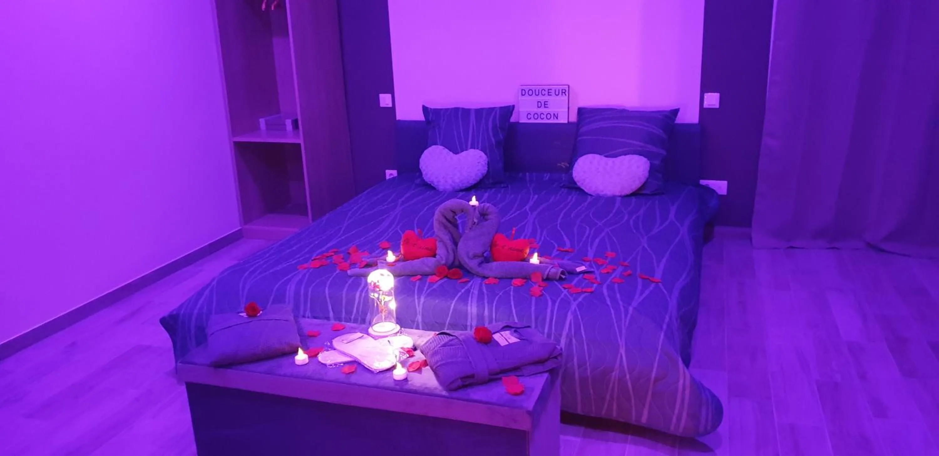 Bed in Paradis Secret Spa