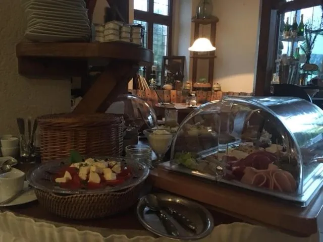 Buffet breakfast in Winzerstübchen