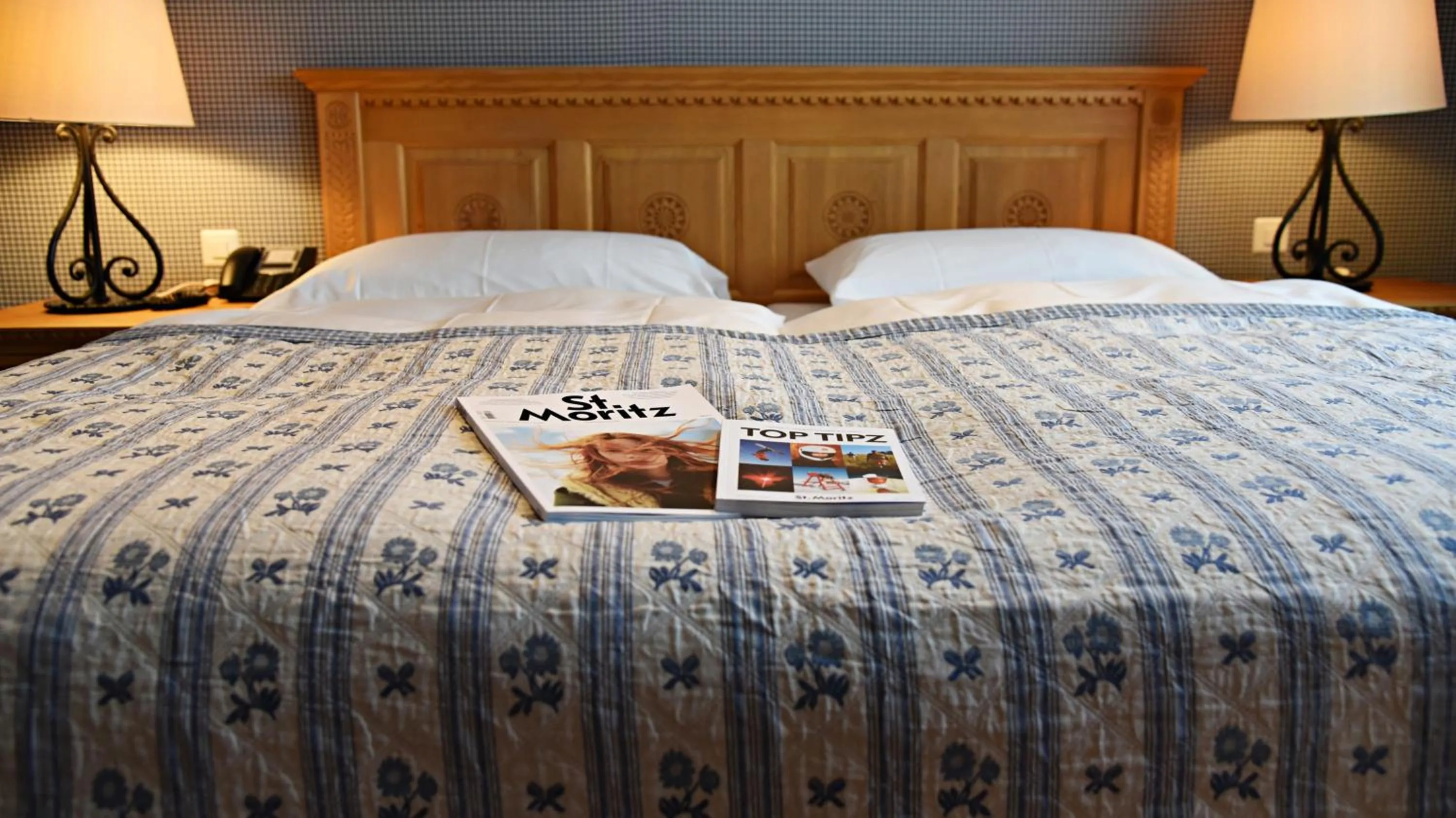 Bedroom, Bed in Crystal Hotel superior