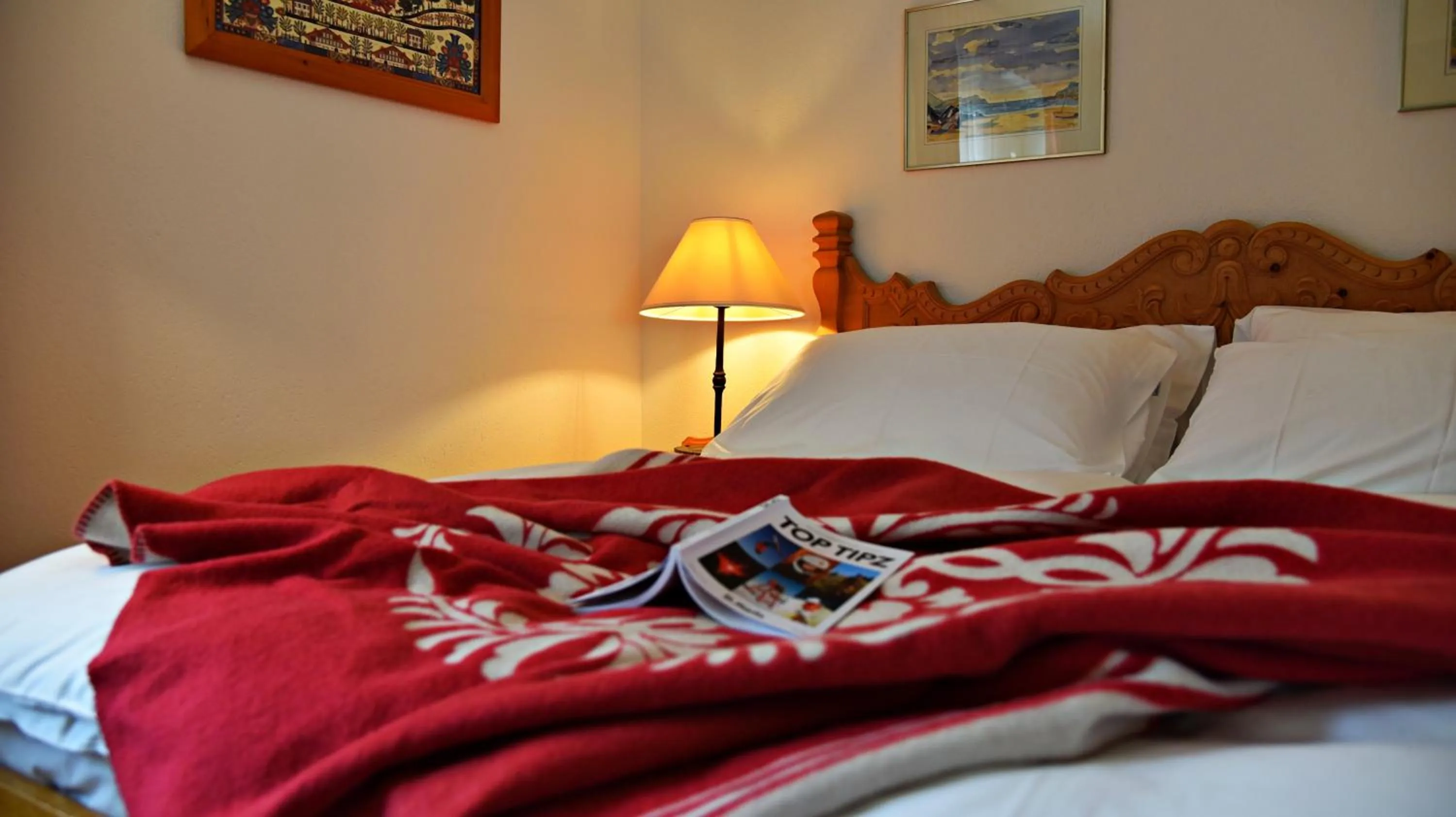 Bedroom, Bed in Crystal Hotel superior