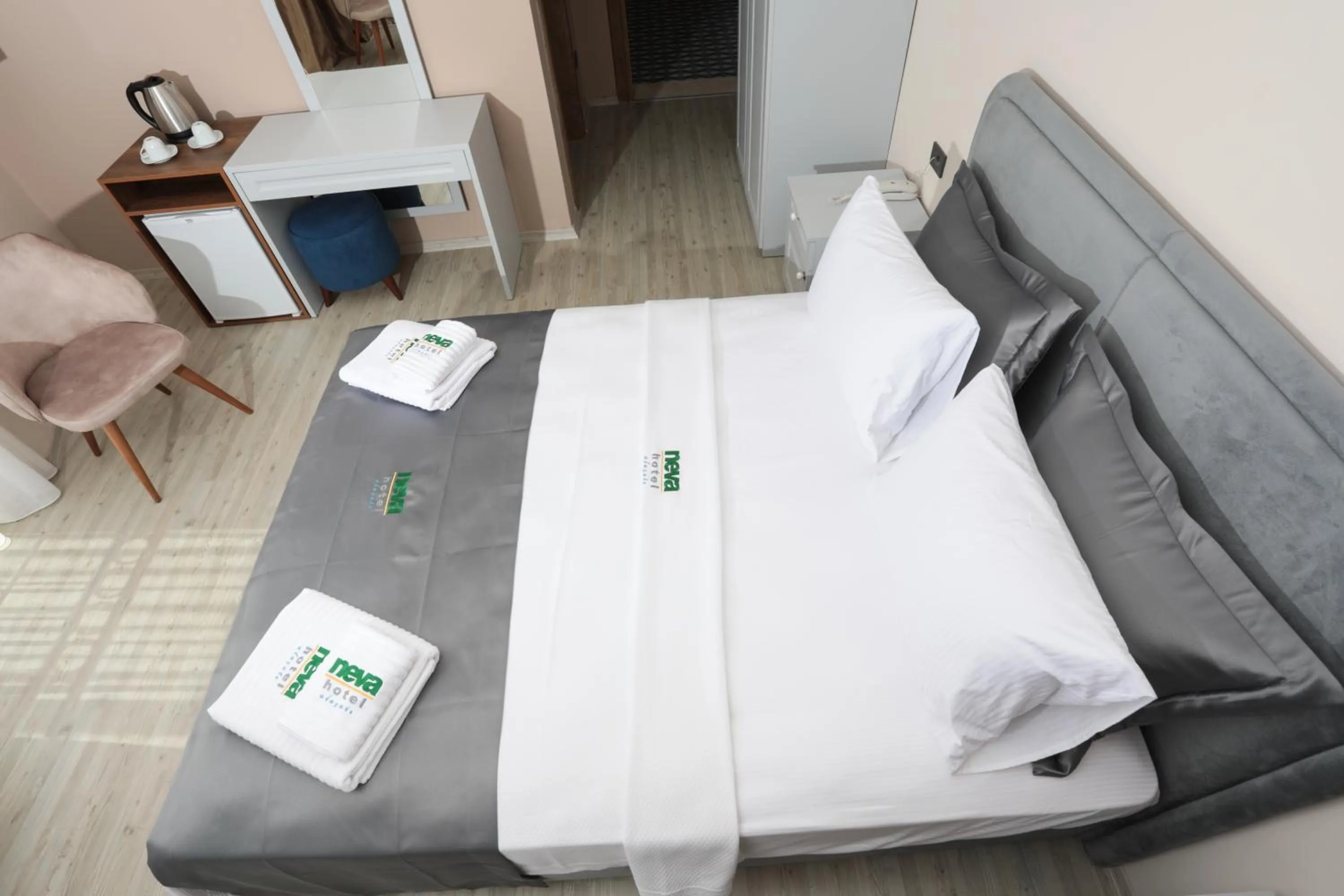 Photo of the whole room, Bed in Neva Hotel Alaçatı