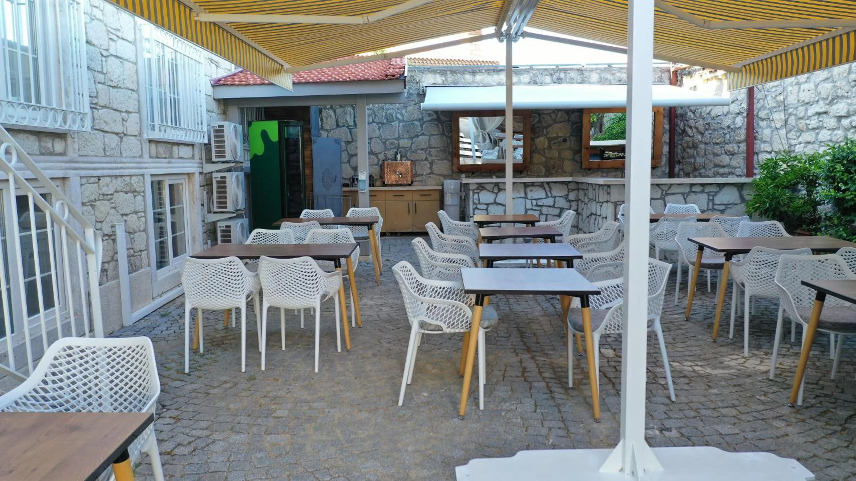 Restaurant/places to eat in Neva Hotel Alaçatı