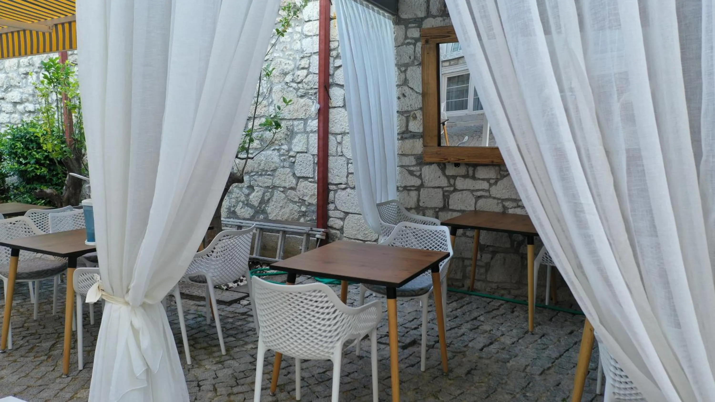 Restaurant/places to eat in Neva Hotel Alaçatı