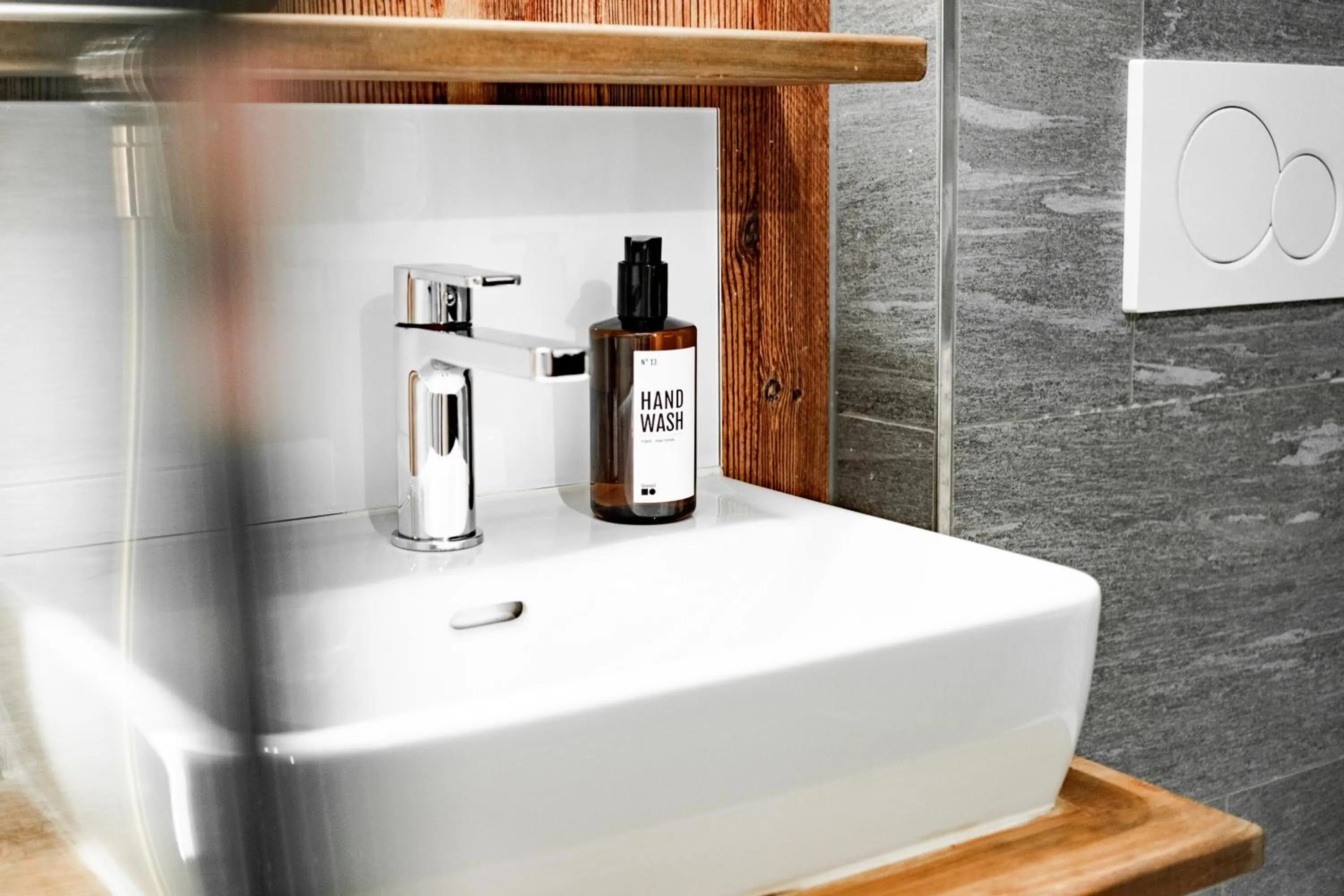 Shower in Alpenblick Weggis - Panorama & Alpen Chic Hotel