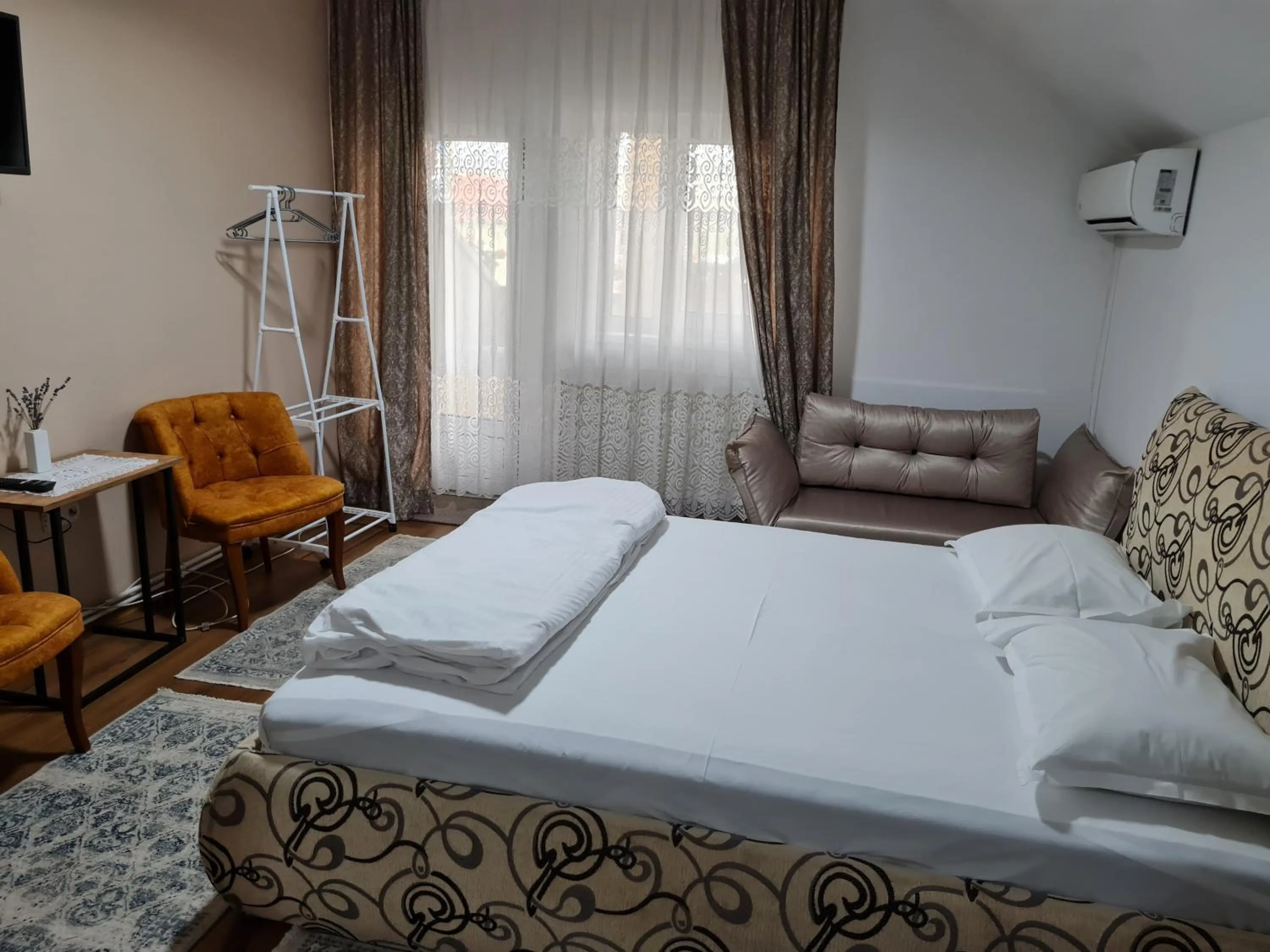 Bed in Pensiunea Clasic