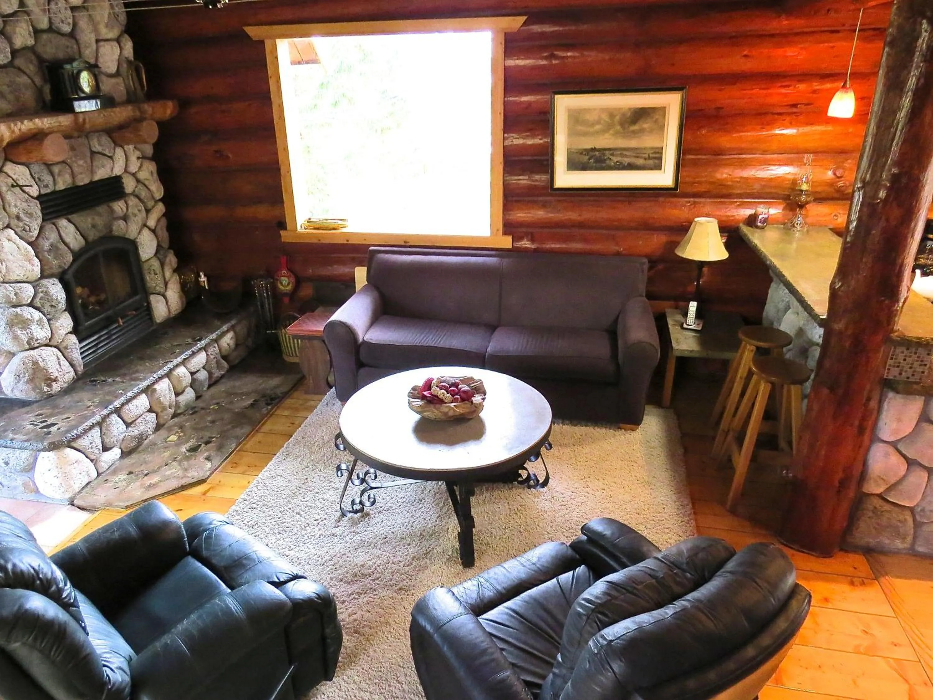 Living room in Handsome Dan's at Otter Point