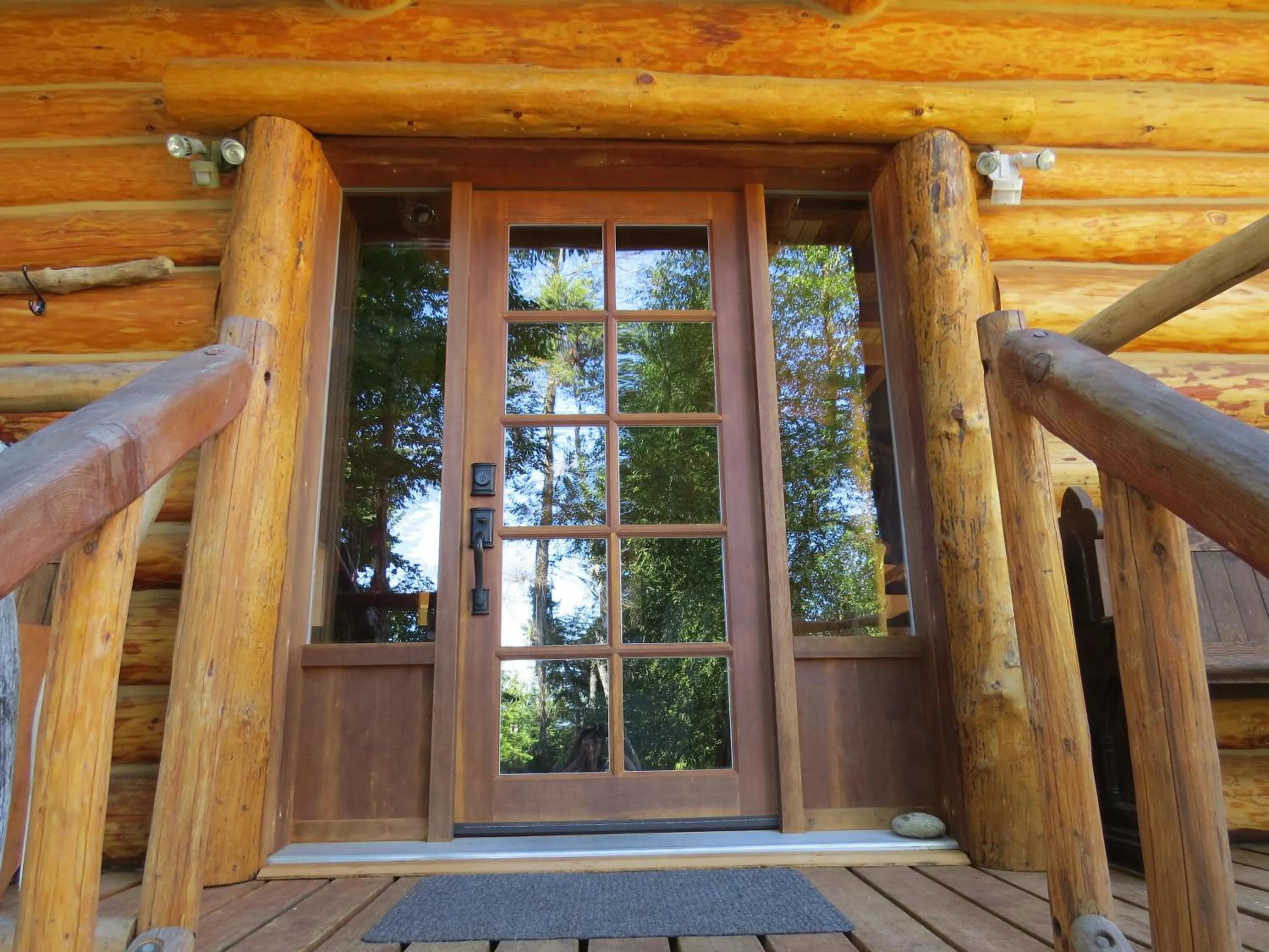 Facade/entrance in Handsome Dan's at Otter Point