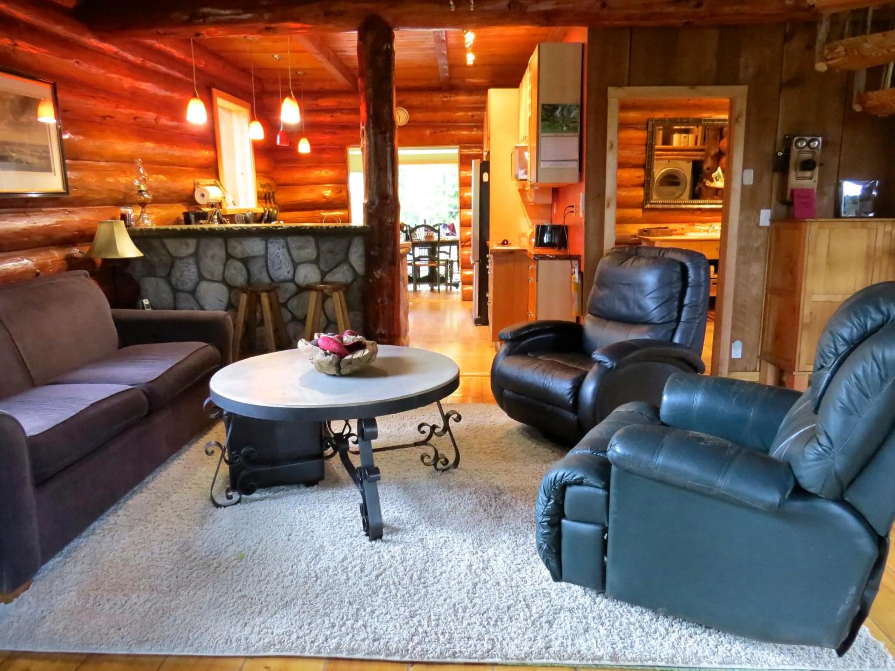 Kitchen or kitchenette in Handsome Dan's at Otter Point