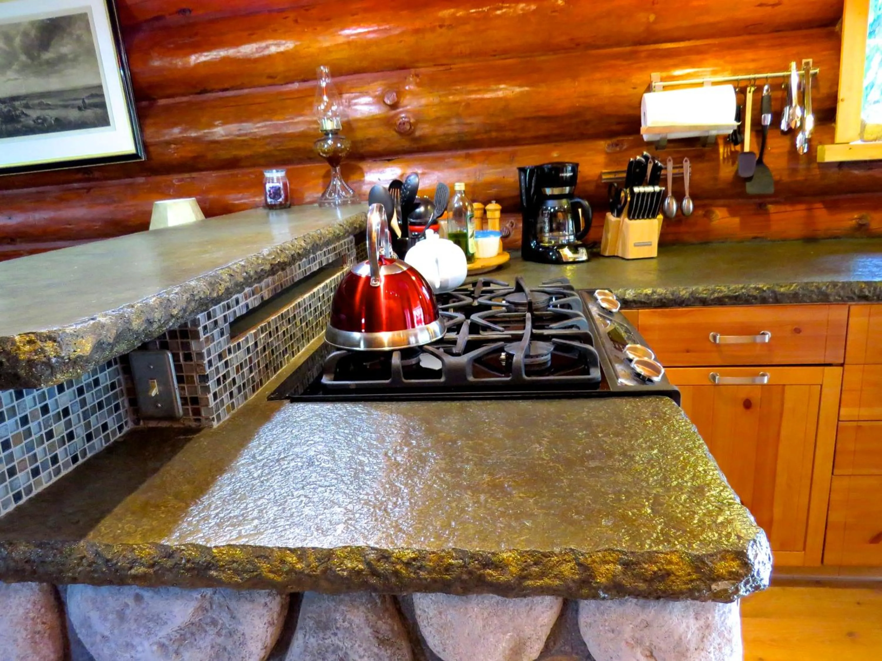 Kitchen or kitchenette in Handsome Dan's at Otter Point