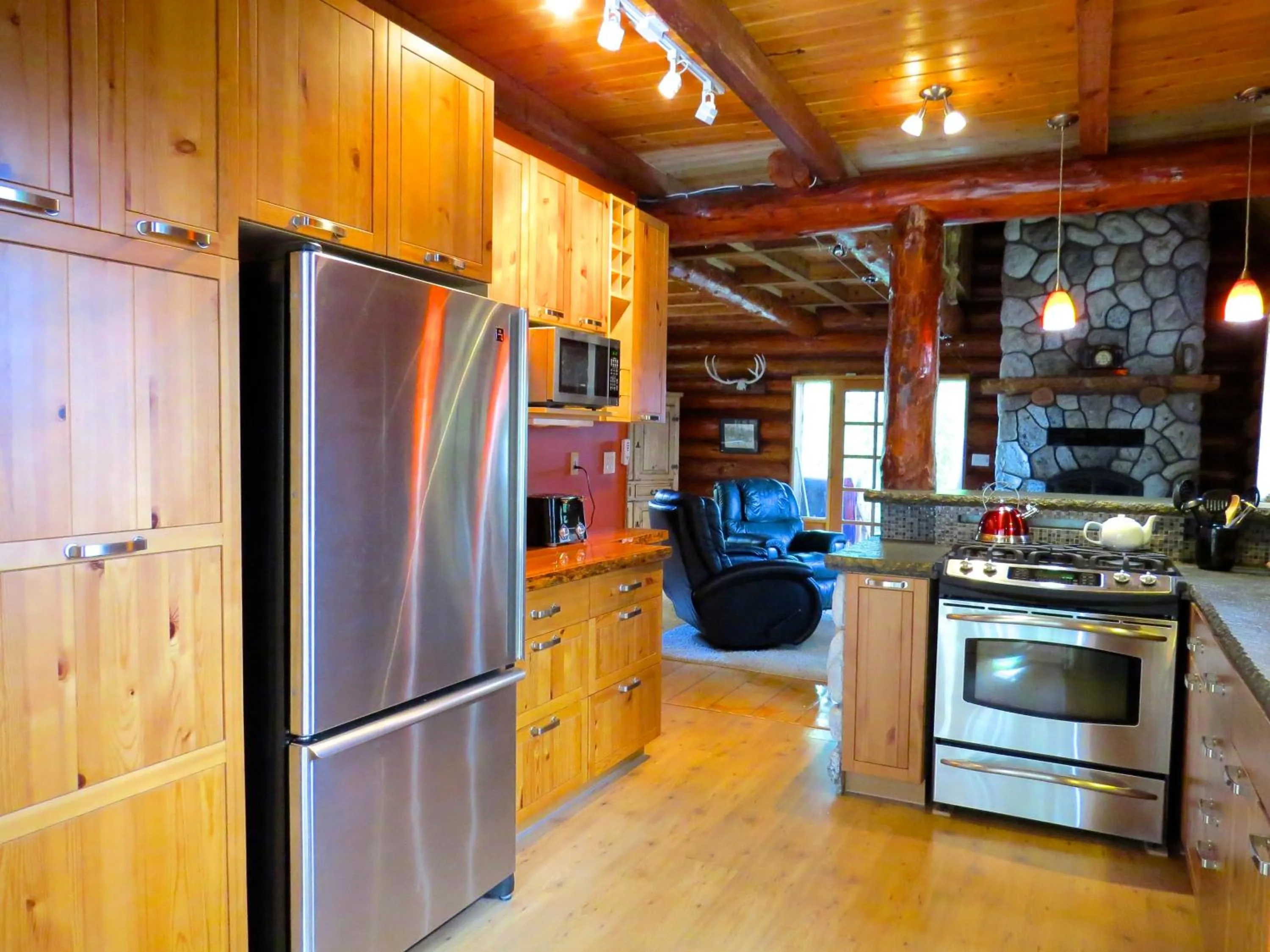 Kitchen or kitchenette in Handsome Dan's at Otter Point
