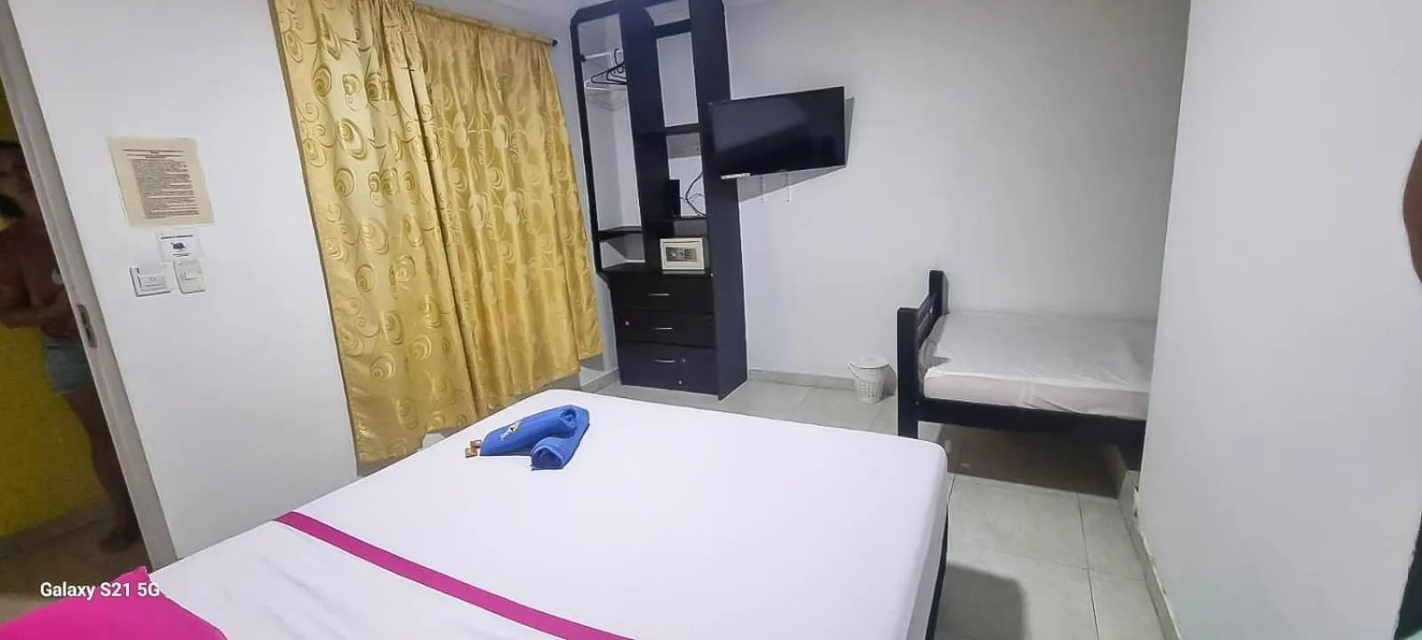 Decorative detail, Bed in Hostel Stingray