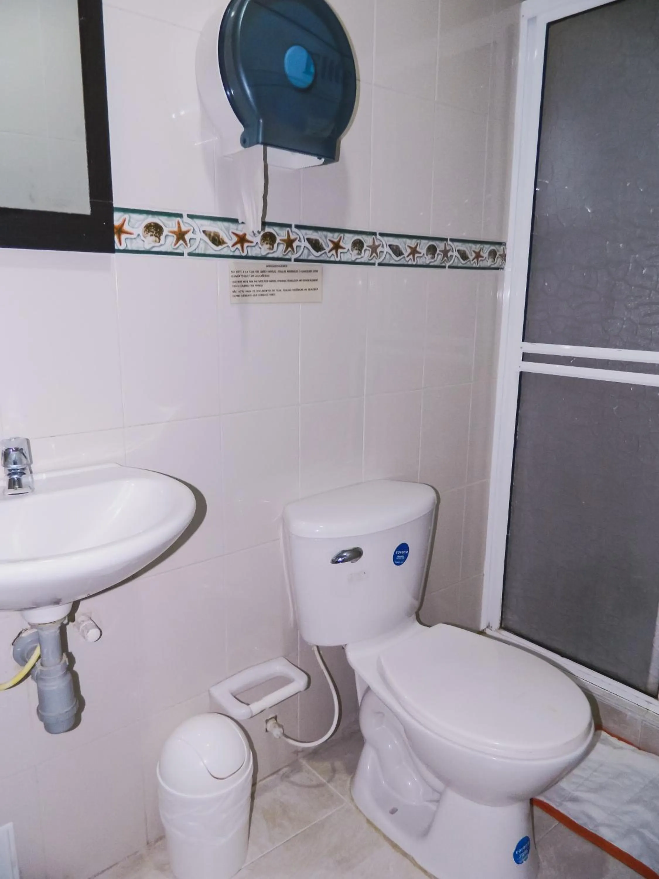 Toilet in Hostel Stingray