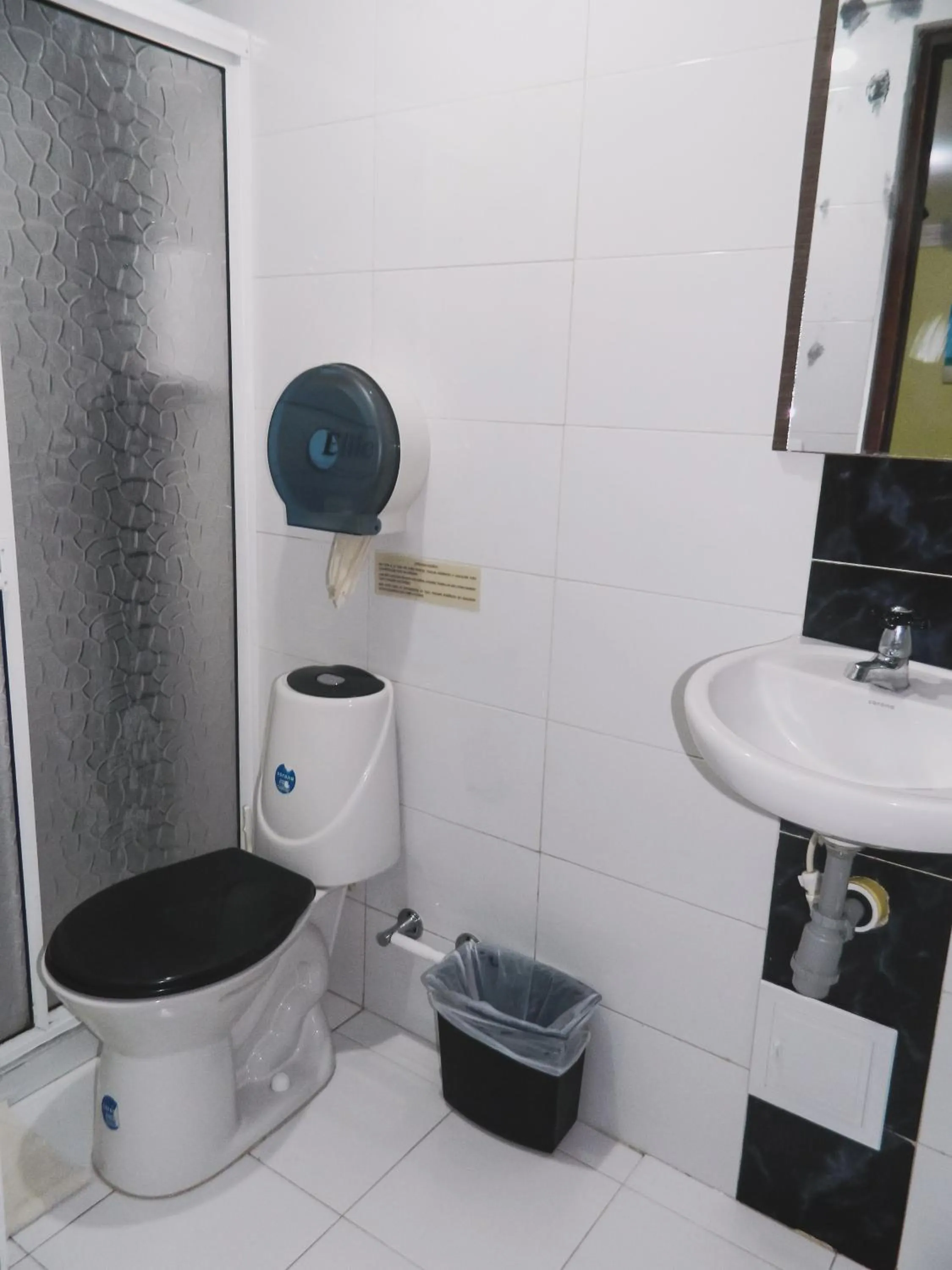 Toilet in Hostel Stingray