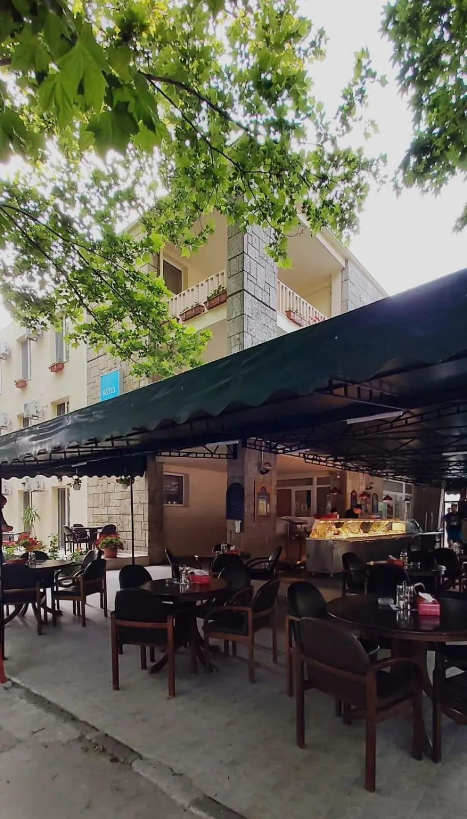 Restaurant/places to eat in LEBADA