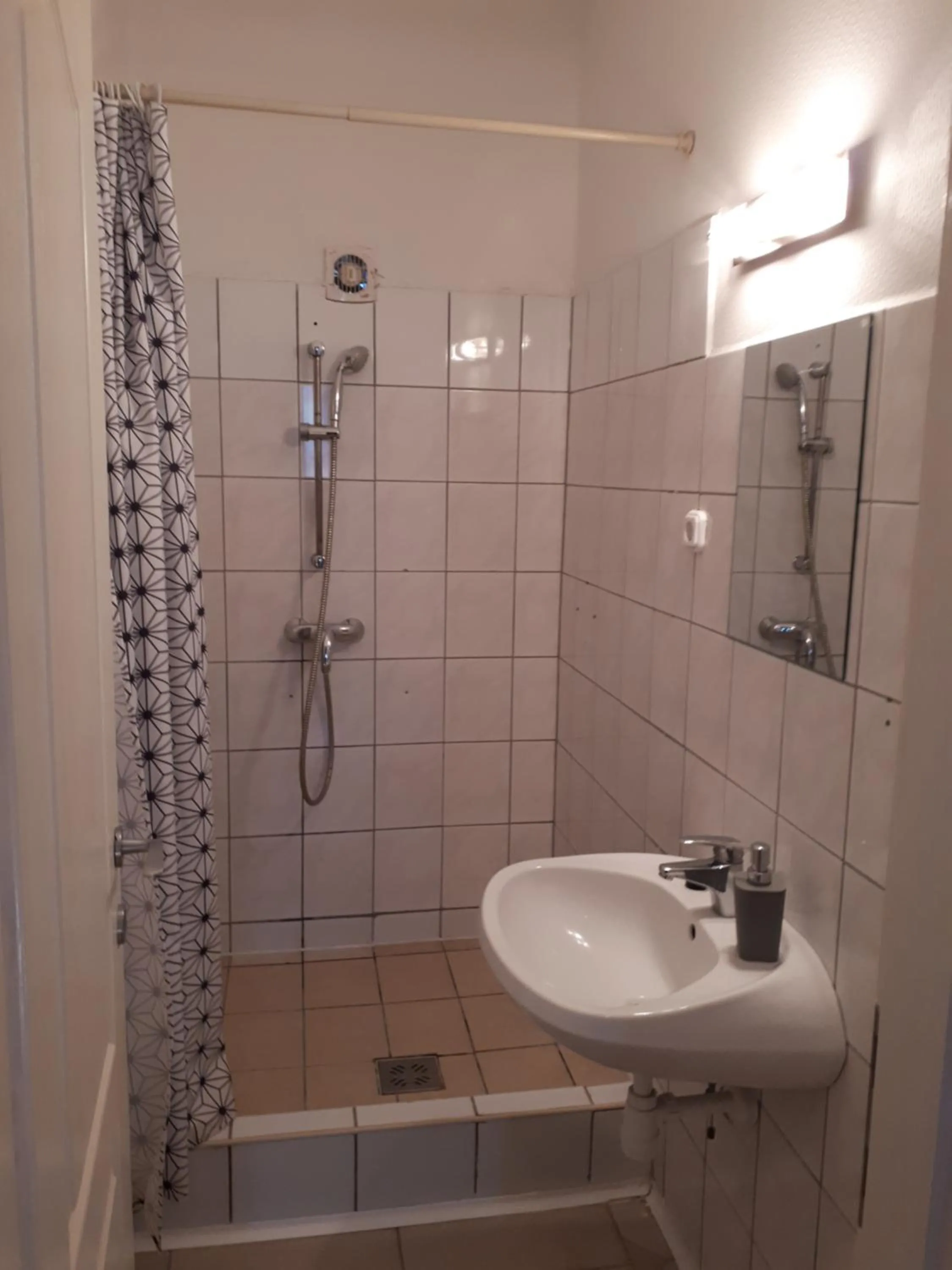 Shower in Bianka Apartmanház