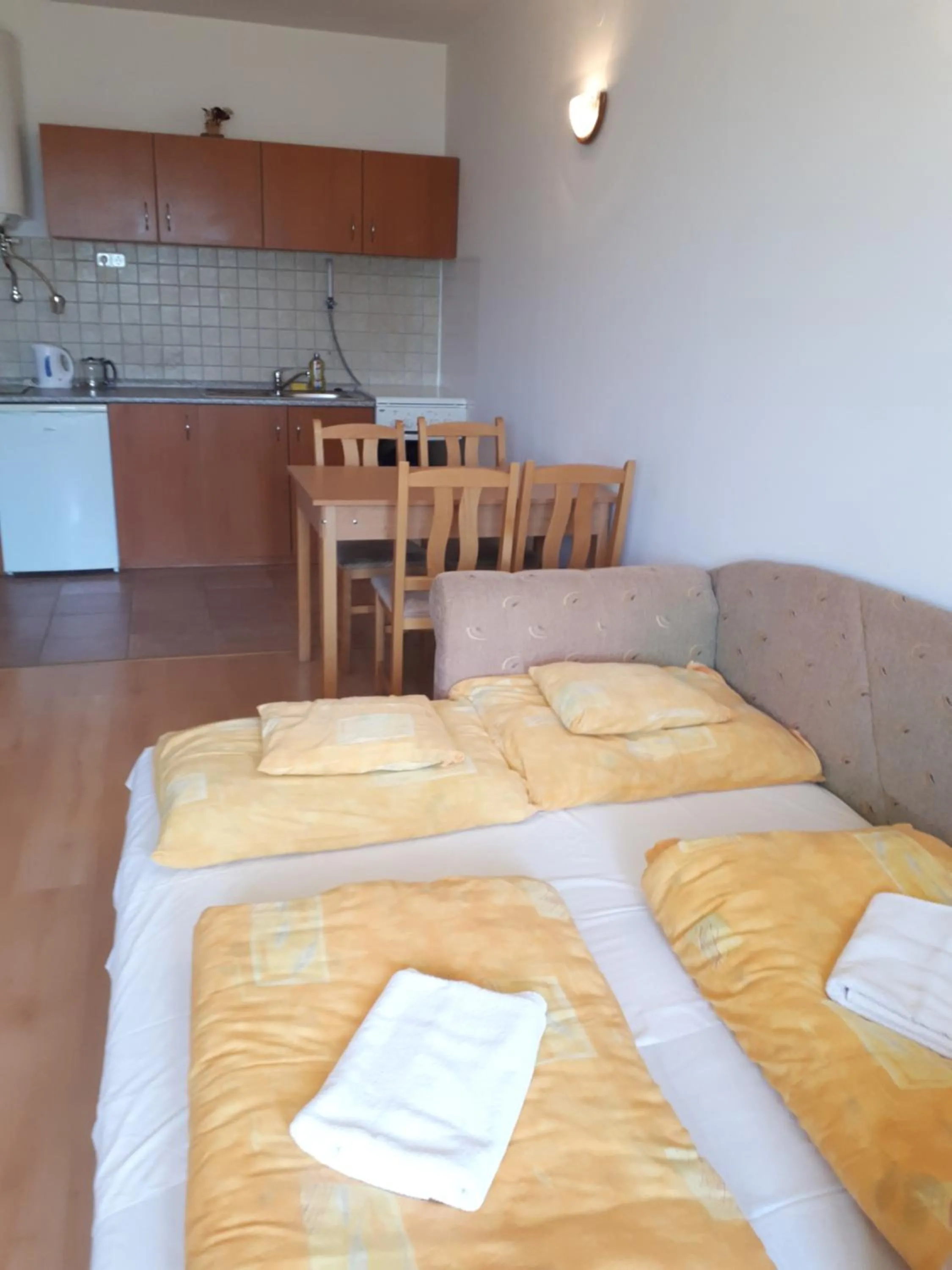 Living room, Bed in Bianka Apartmanház