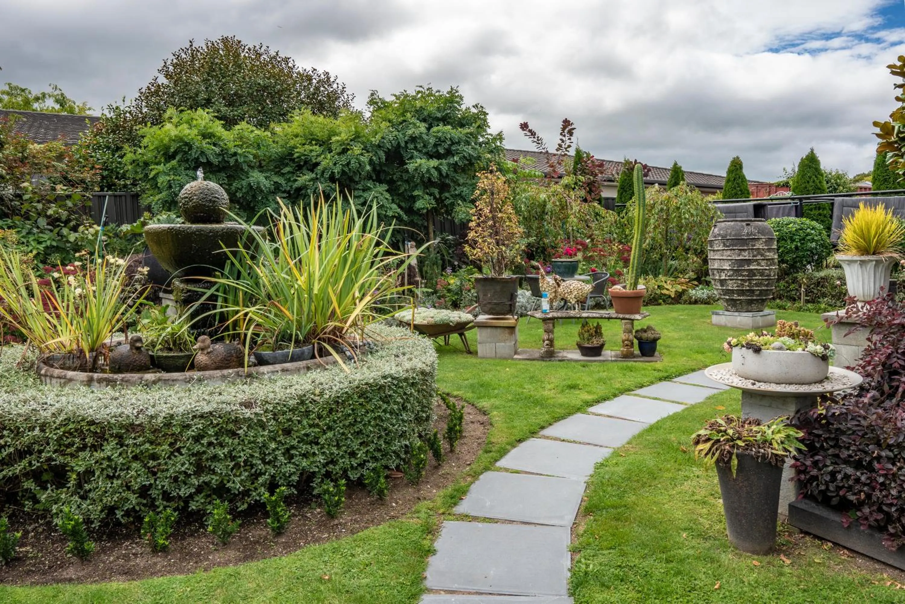 Garden in Dunrovin Motel
