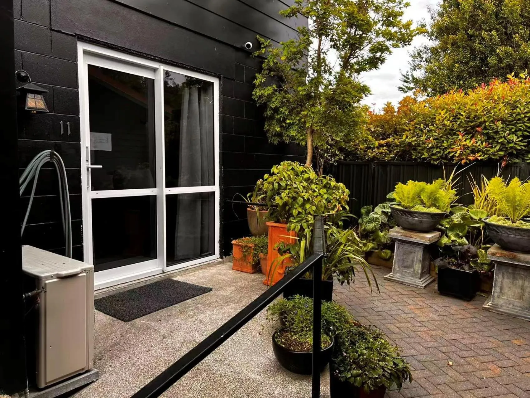 Property building in Dunrovin Motel