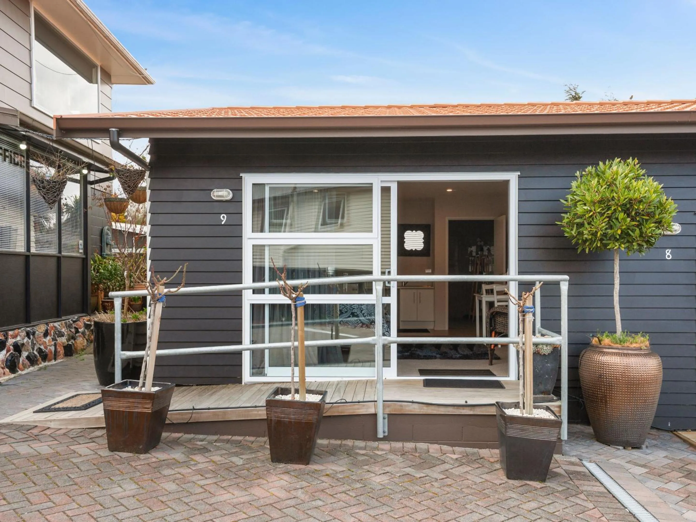 Facade/entrance in Dunrovin Motel