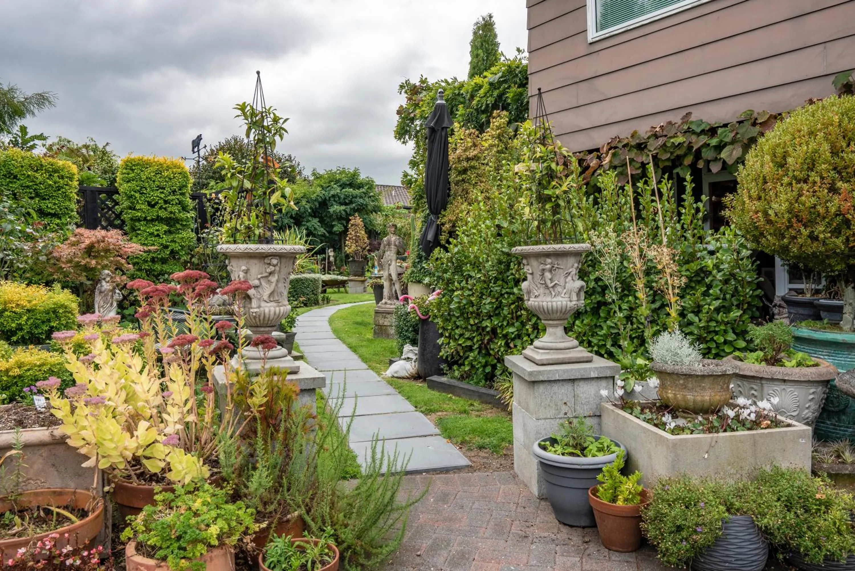 Garden in Dunrovin Motel