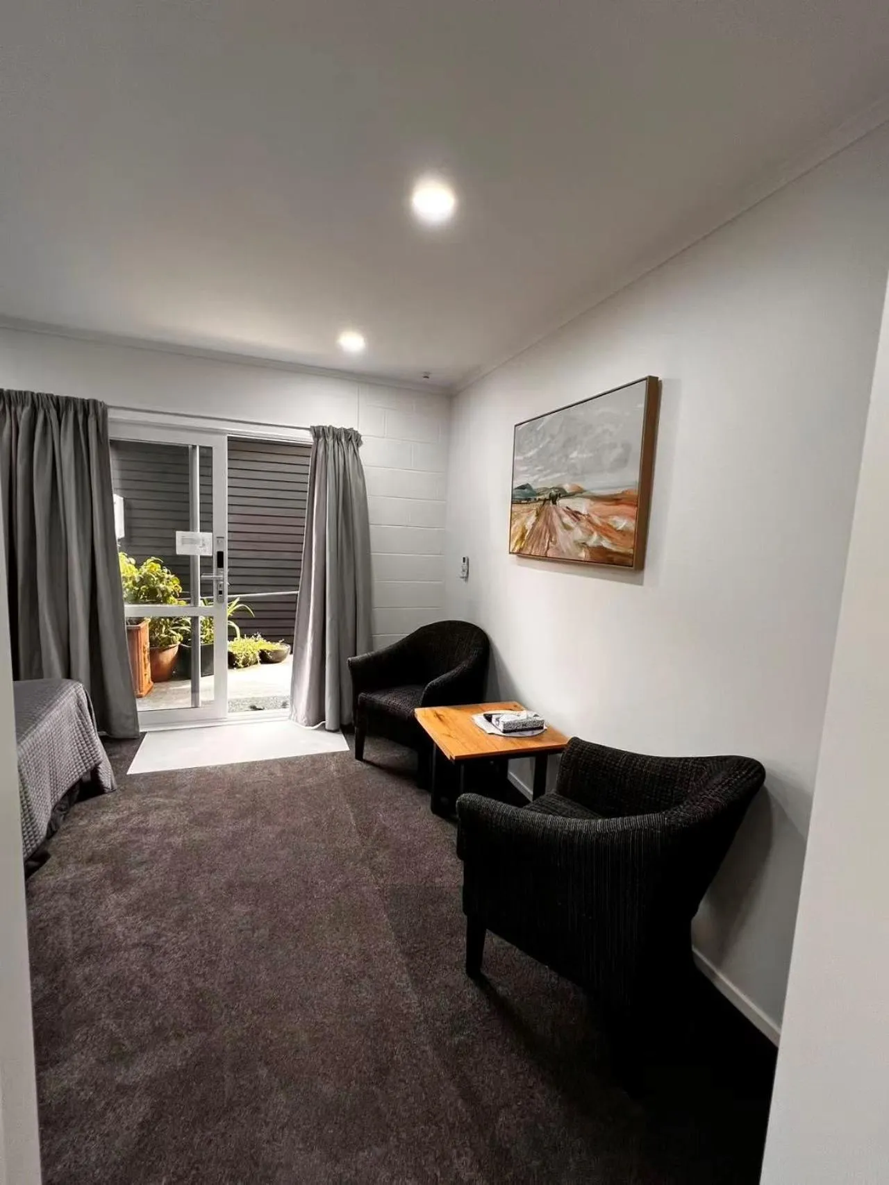 Bed in Dunrovin Motel