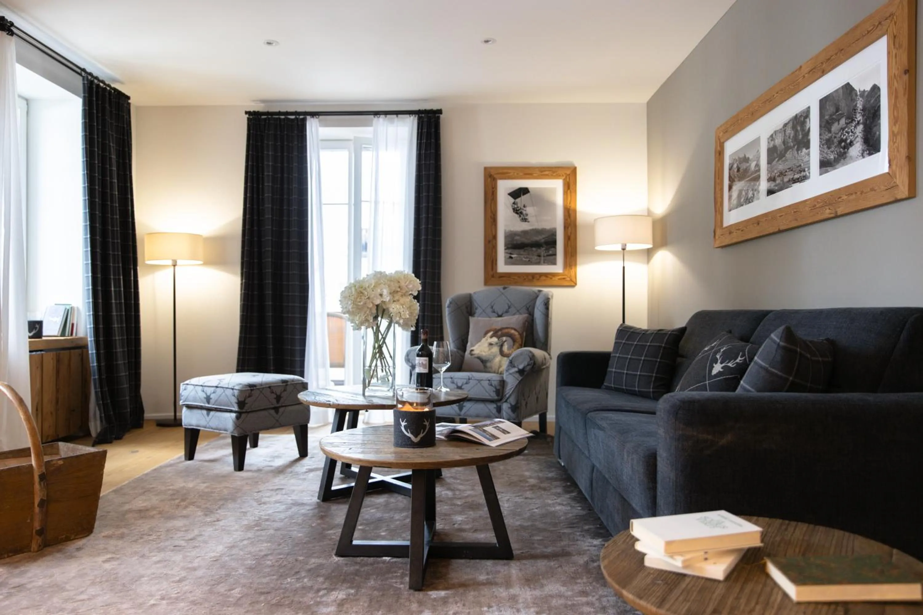 Seating area in Hotel Adula