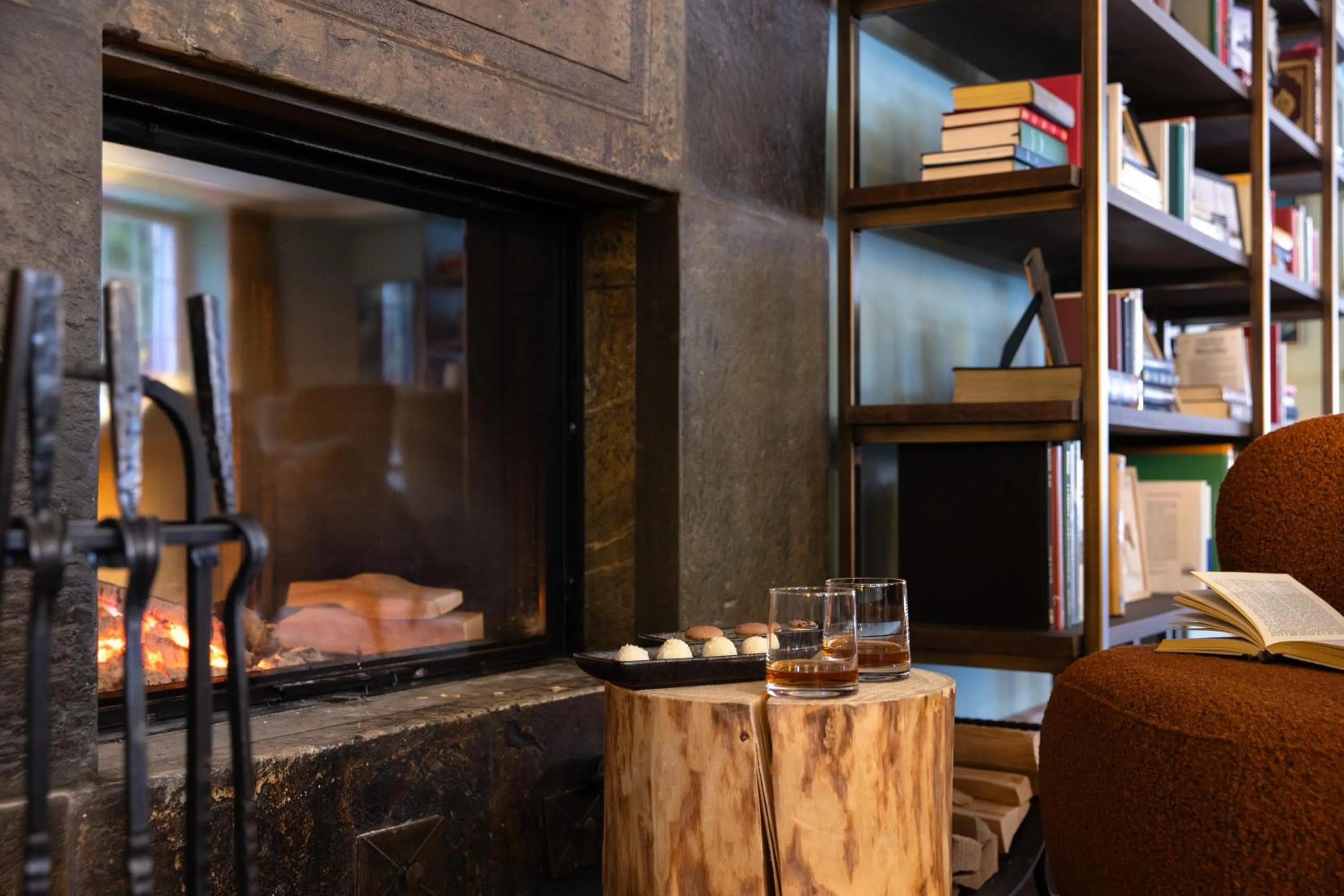 Library in Hotel Adula