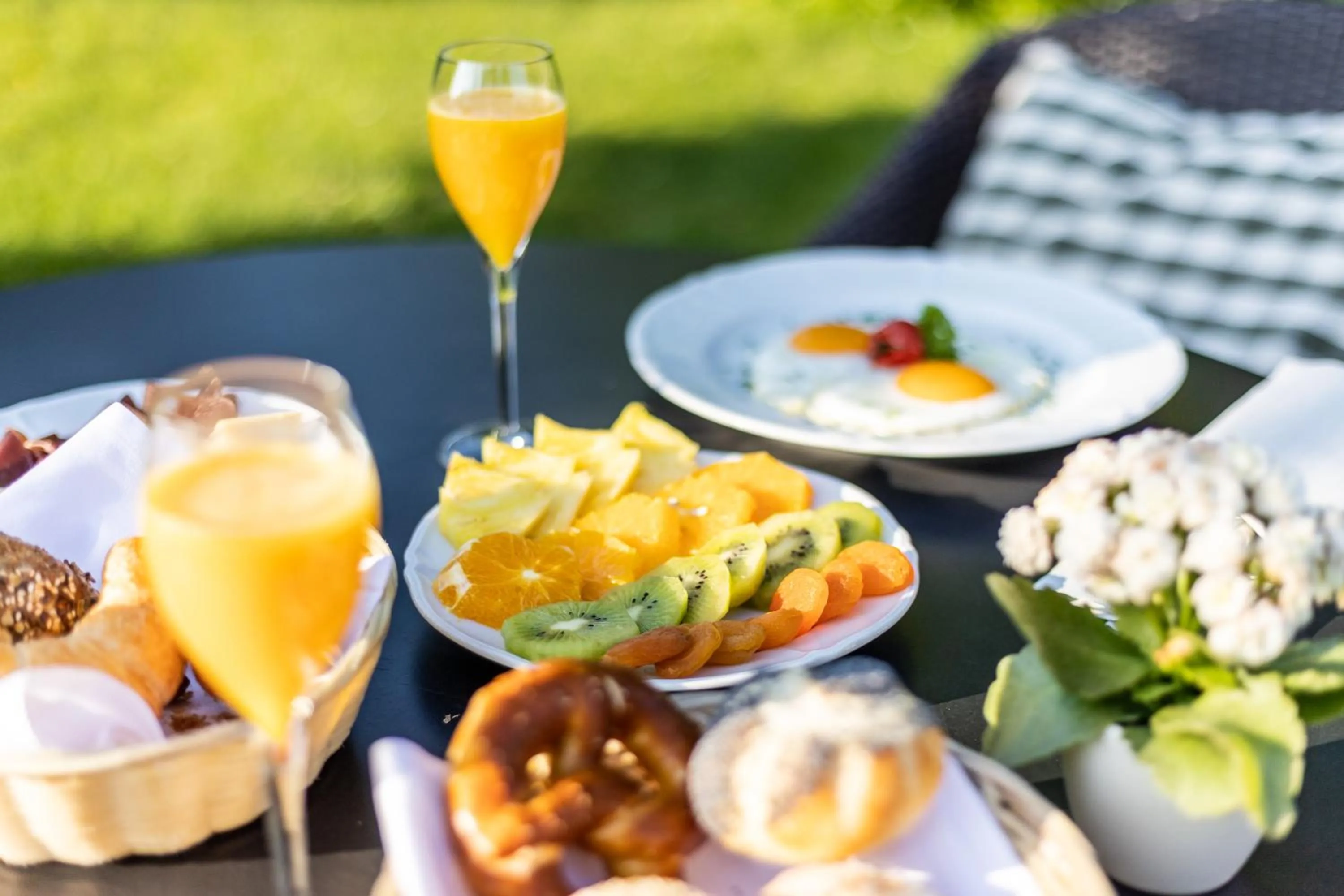 Food and drinks in Hotel Adula