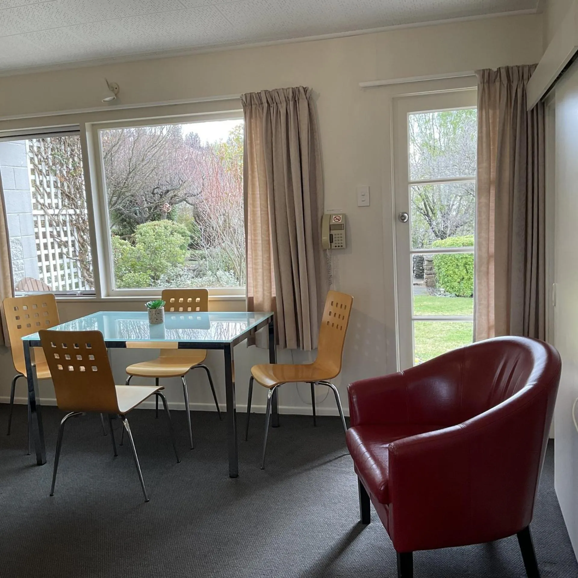 Dining area in Alexandra Garden Court Motel