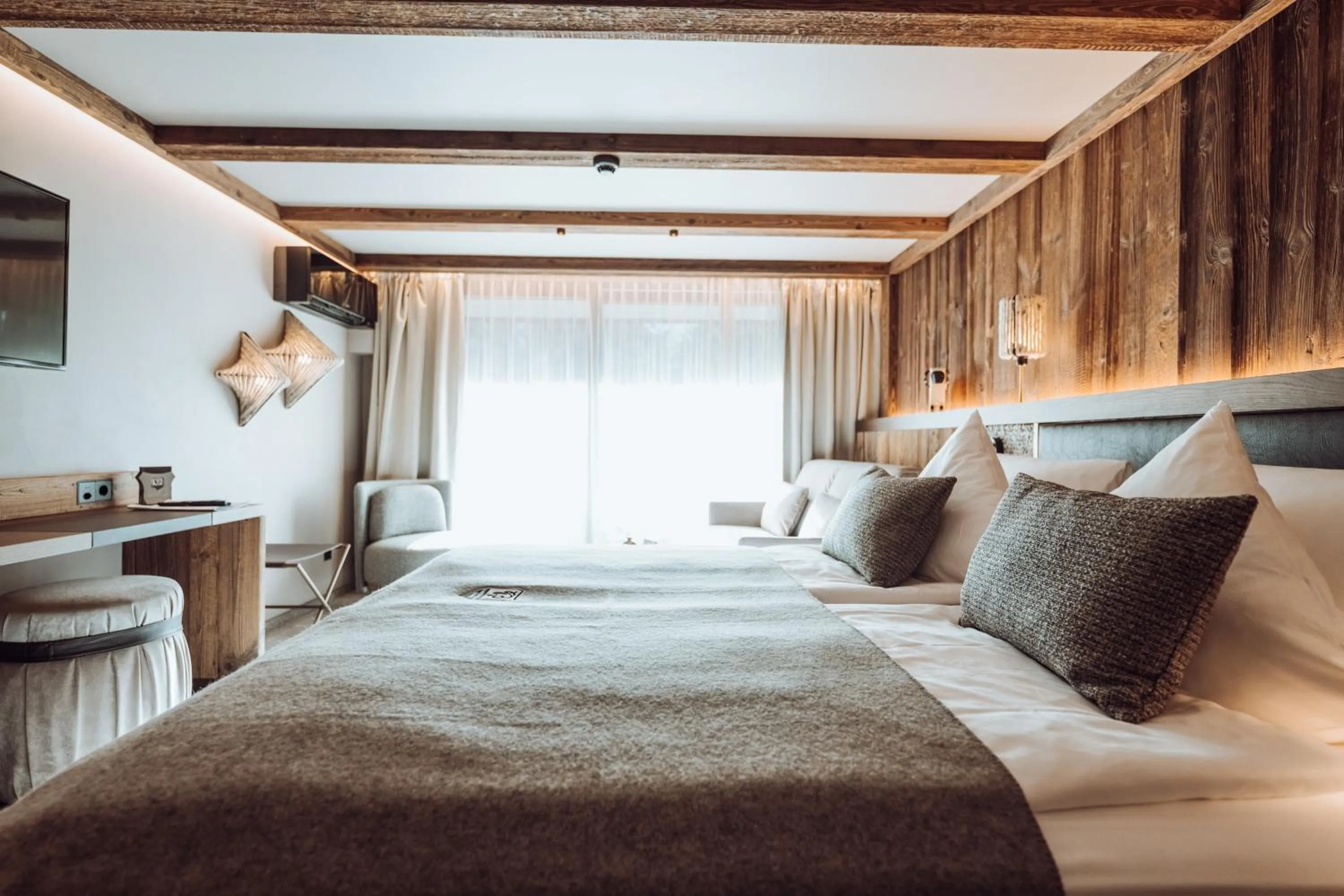 Bedroom, Bed in Wellness Hotel Alpenhof