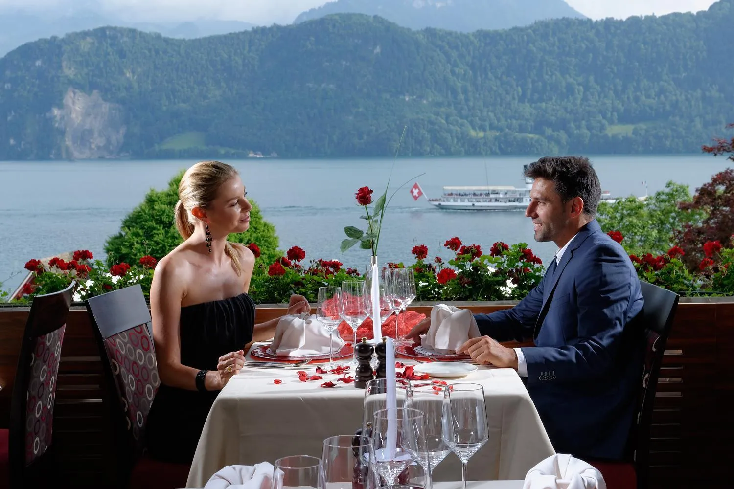 Restaurant/places to eat in Hotel Alexander