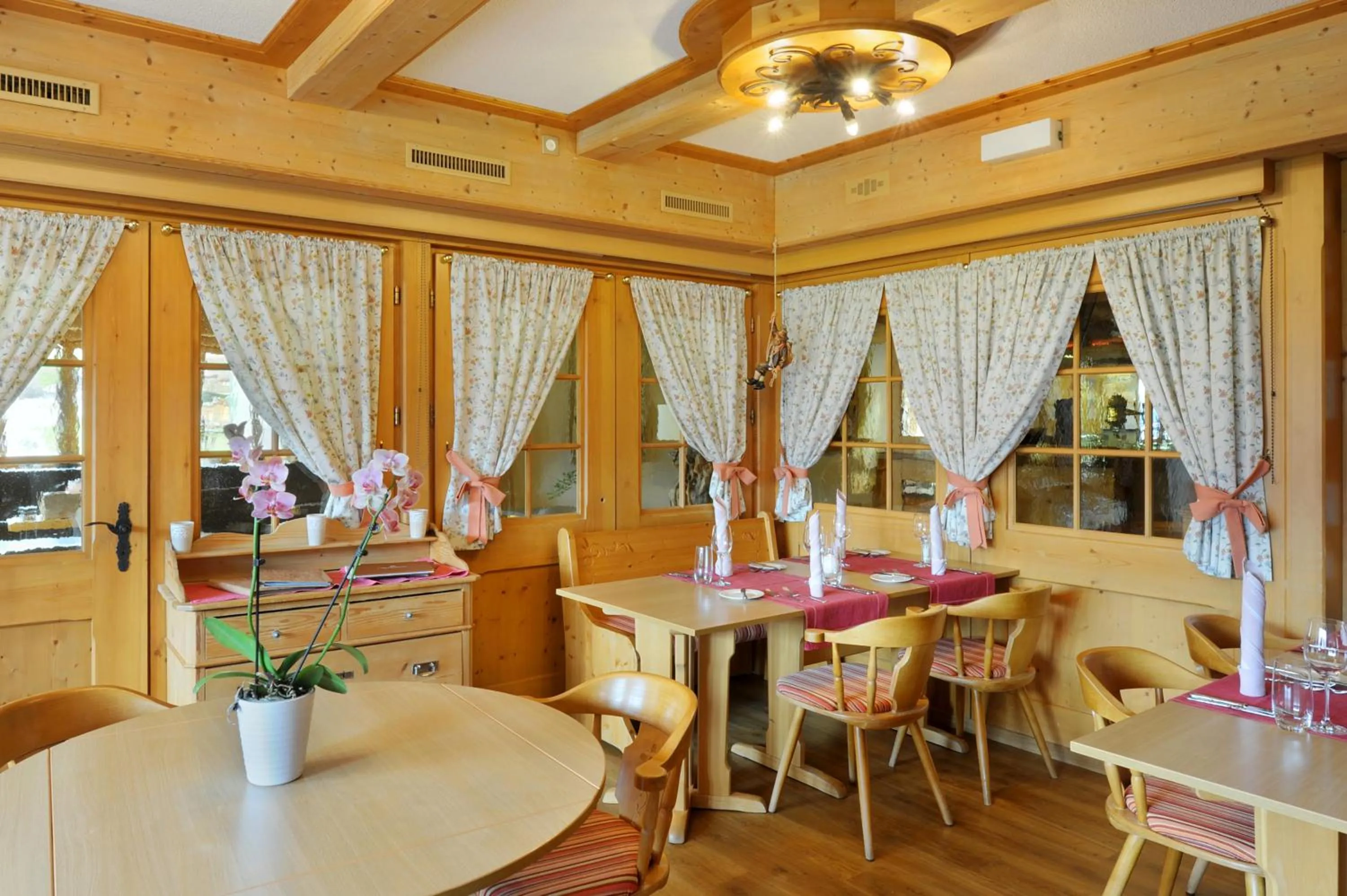 Restaurant/places to eat in Hotel Kirchbühl Superior