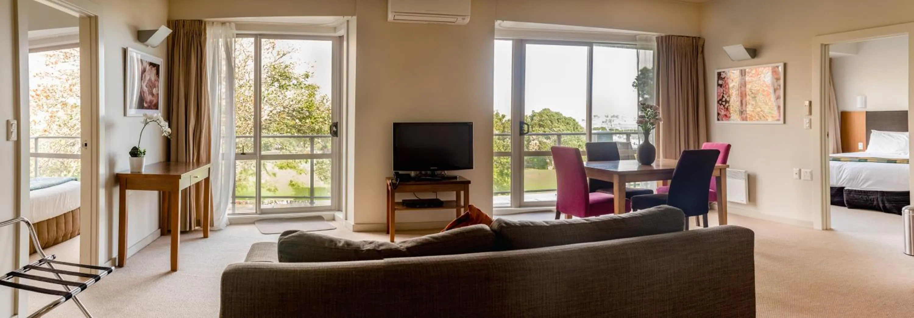 TV and multimedia, Bed in Ocean Breeze Hotel