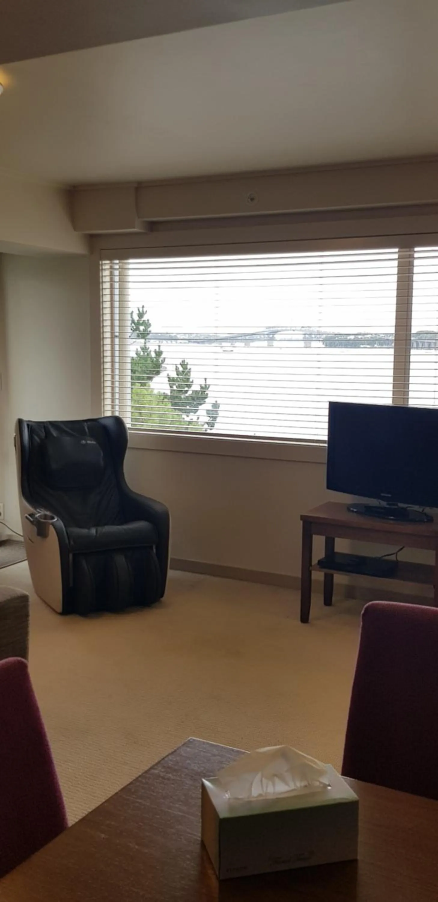 TV and multimedia in Ocean Breeze Hotel