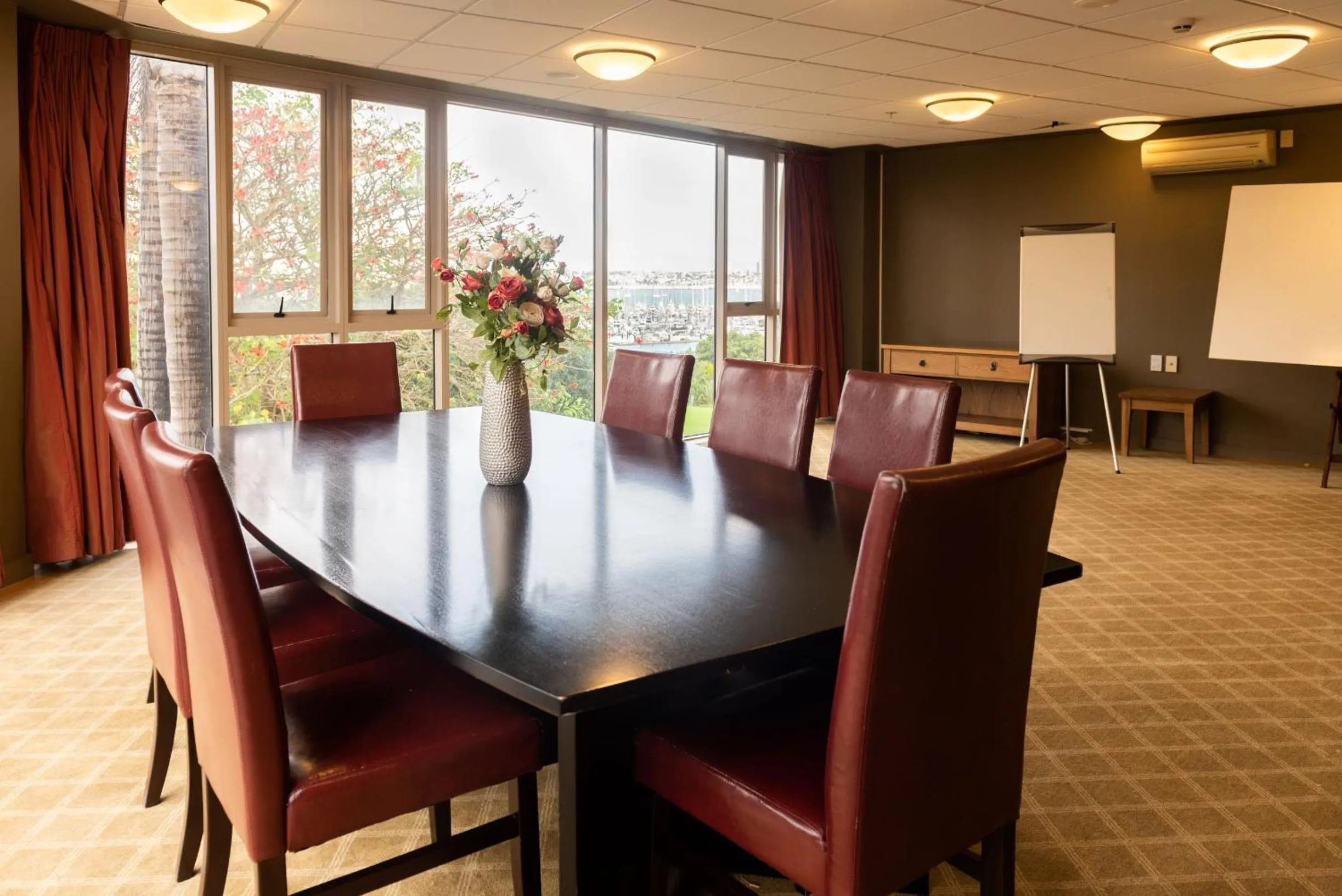 Business facilities in Ocean Breeze Hotel