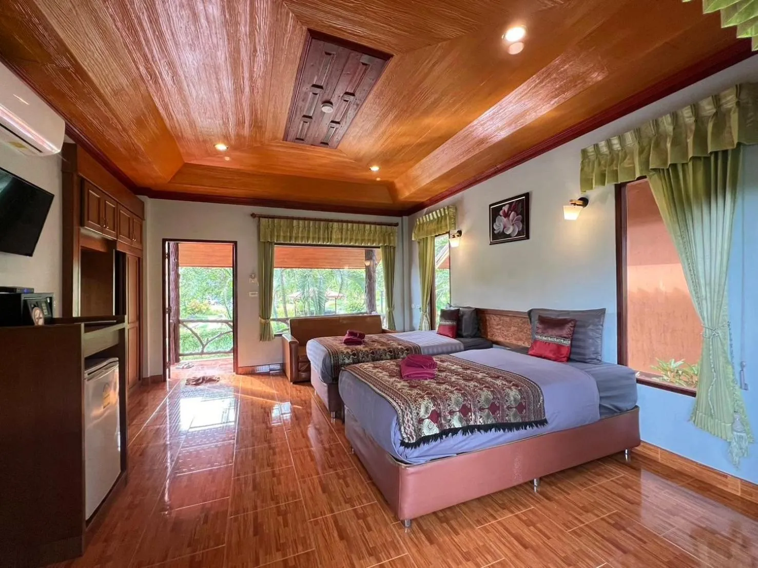 Bed in Khaosok Rainforest Resort