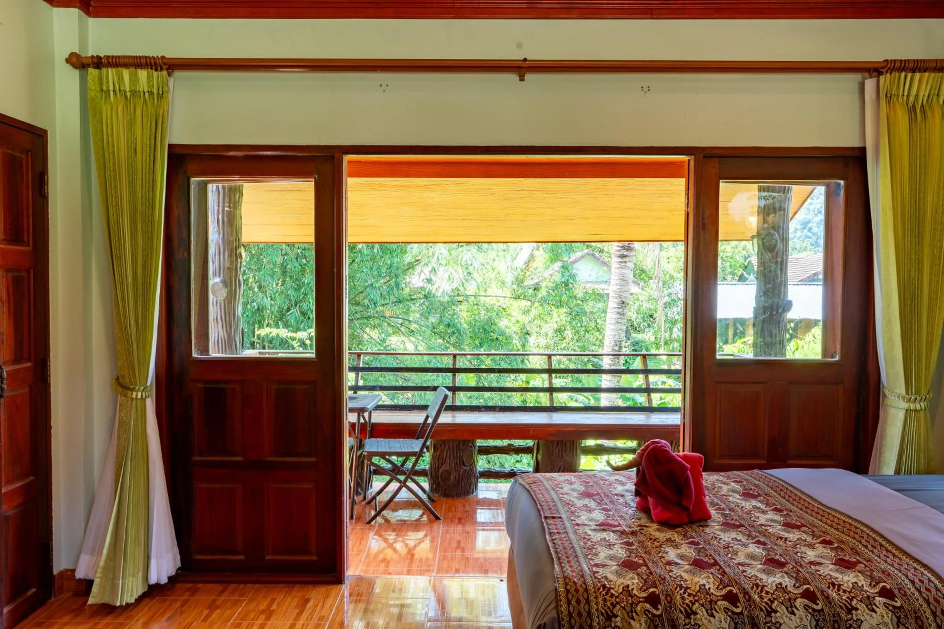 Bed in Khaosok Rainforest Resort