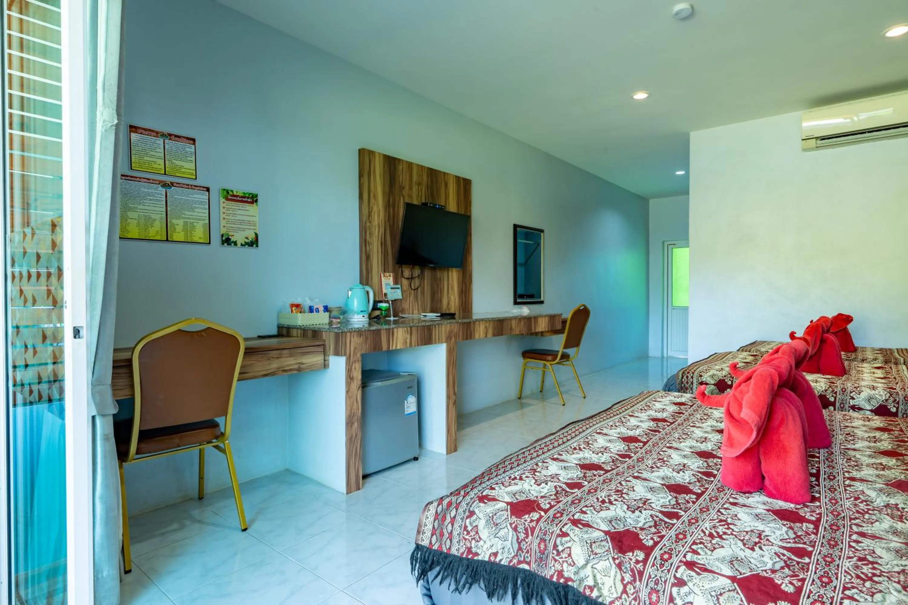 Bed in Khaosok Rainforest Resort