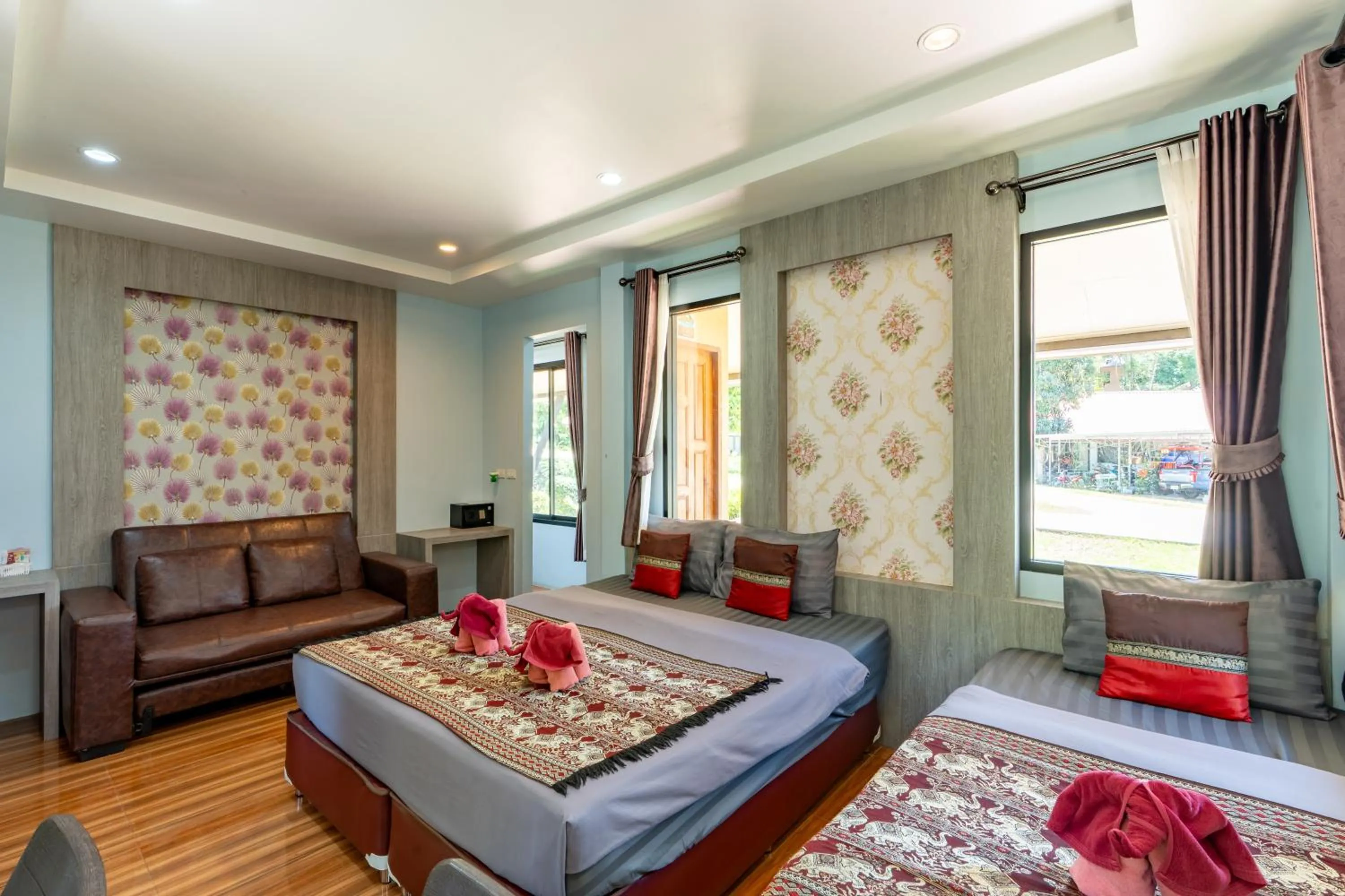 Bed in Khaosok Rainforest Resort