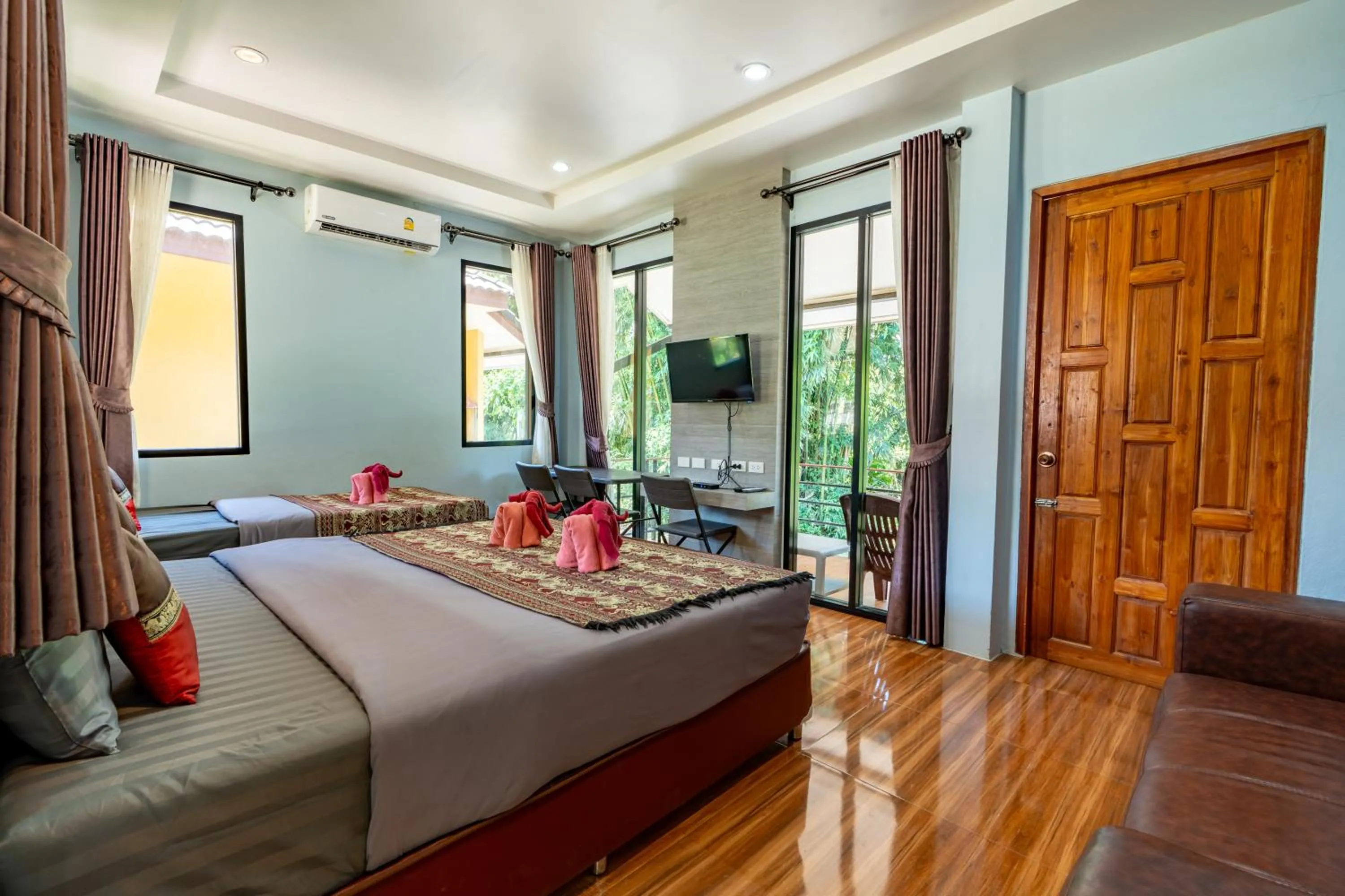 Bed in Khaosok Rainforest Resort