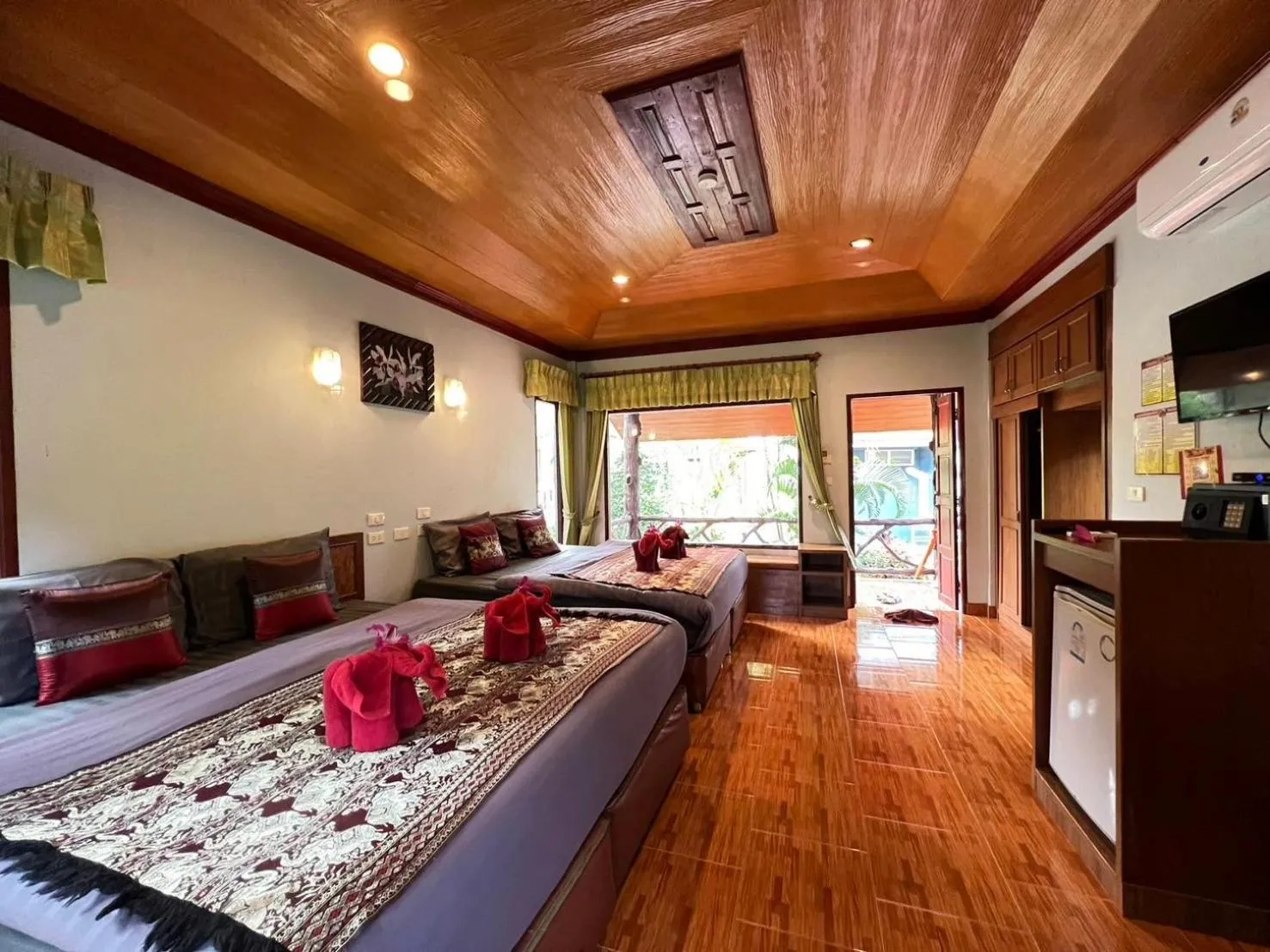 Bed in Khaosok Rainforest Resort