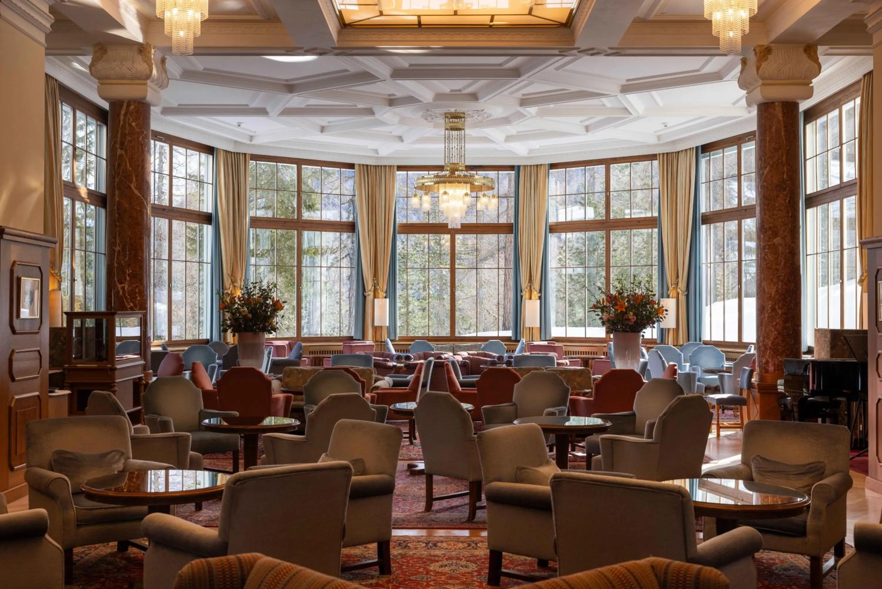 Lounge or bar in Hotel Waldhaus Sils