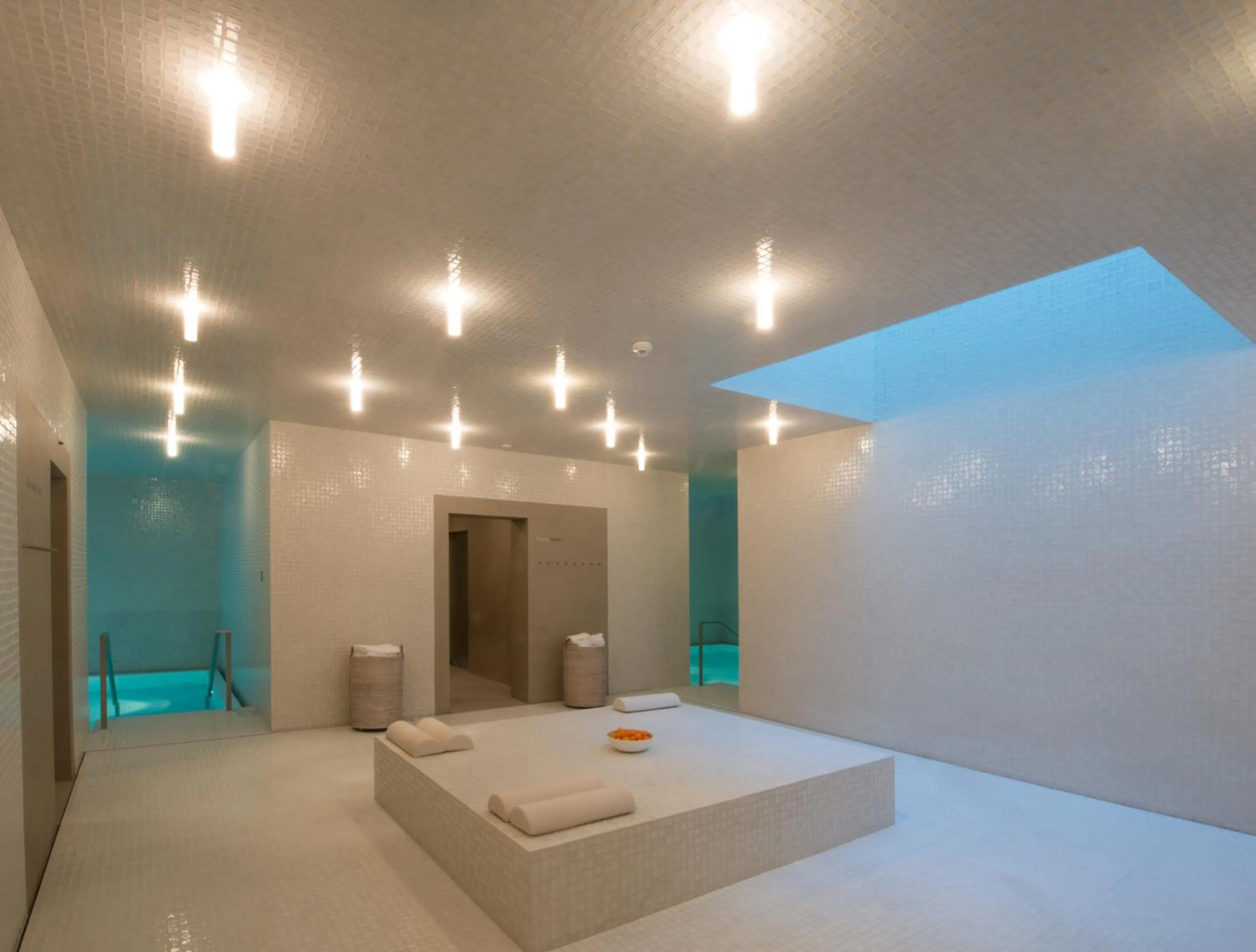 Steam room, Bed in Hotel Waldhaus Sils