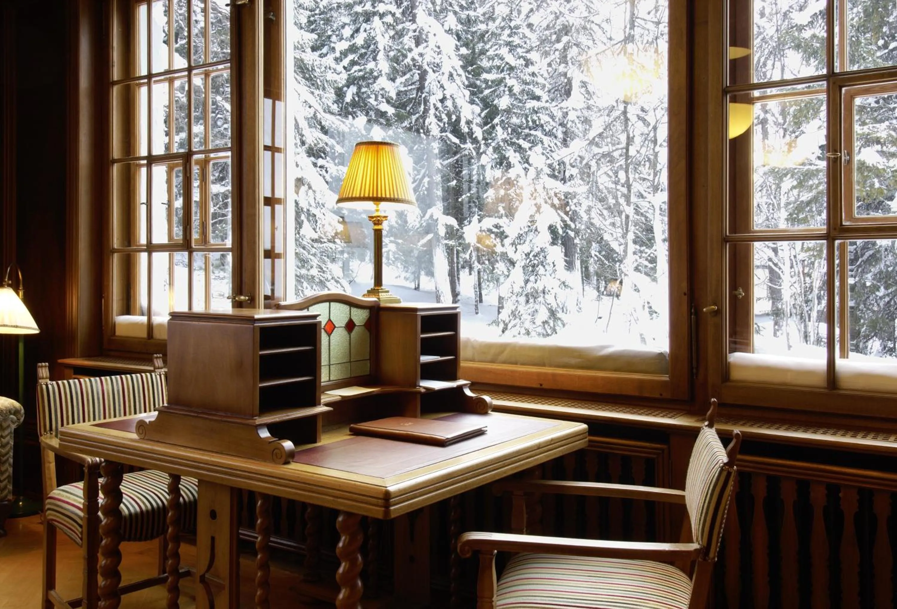 Communal lounge/ TV room in Hotel Waldhaus Sils