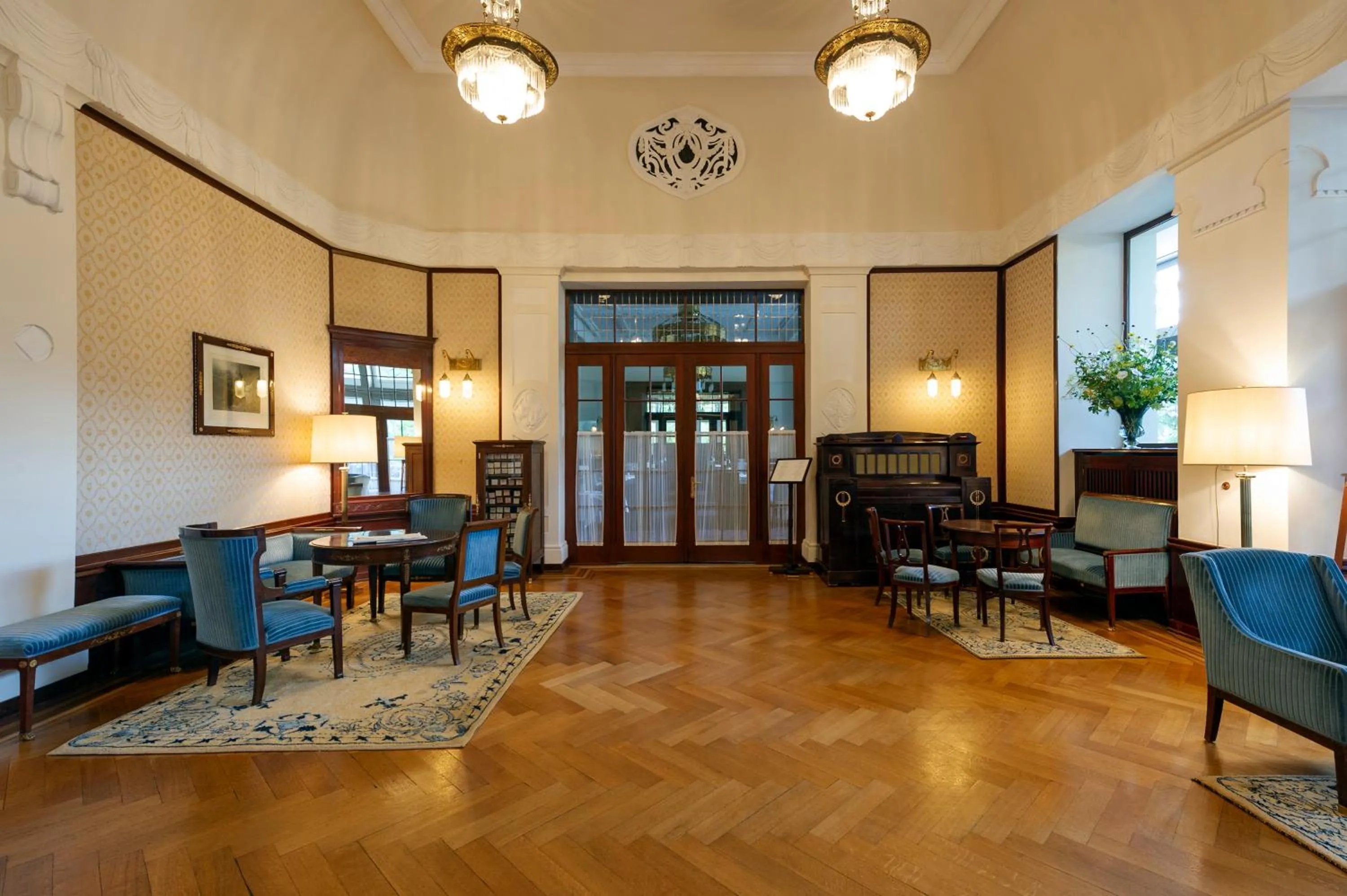 Lounge or bar in Hotel Waldhaus Sils