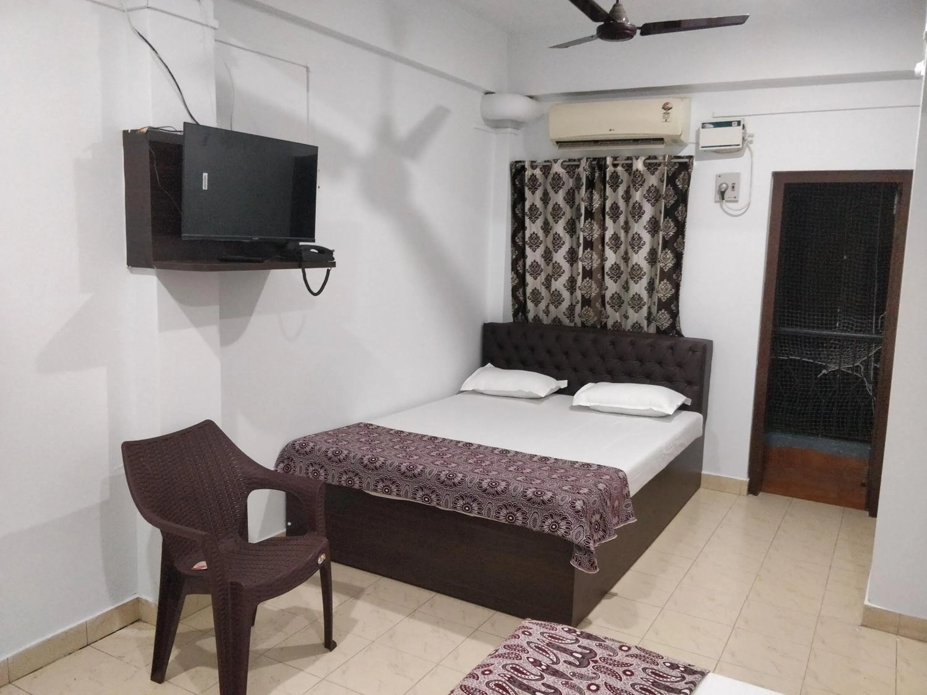 Adarsh Hotel