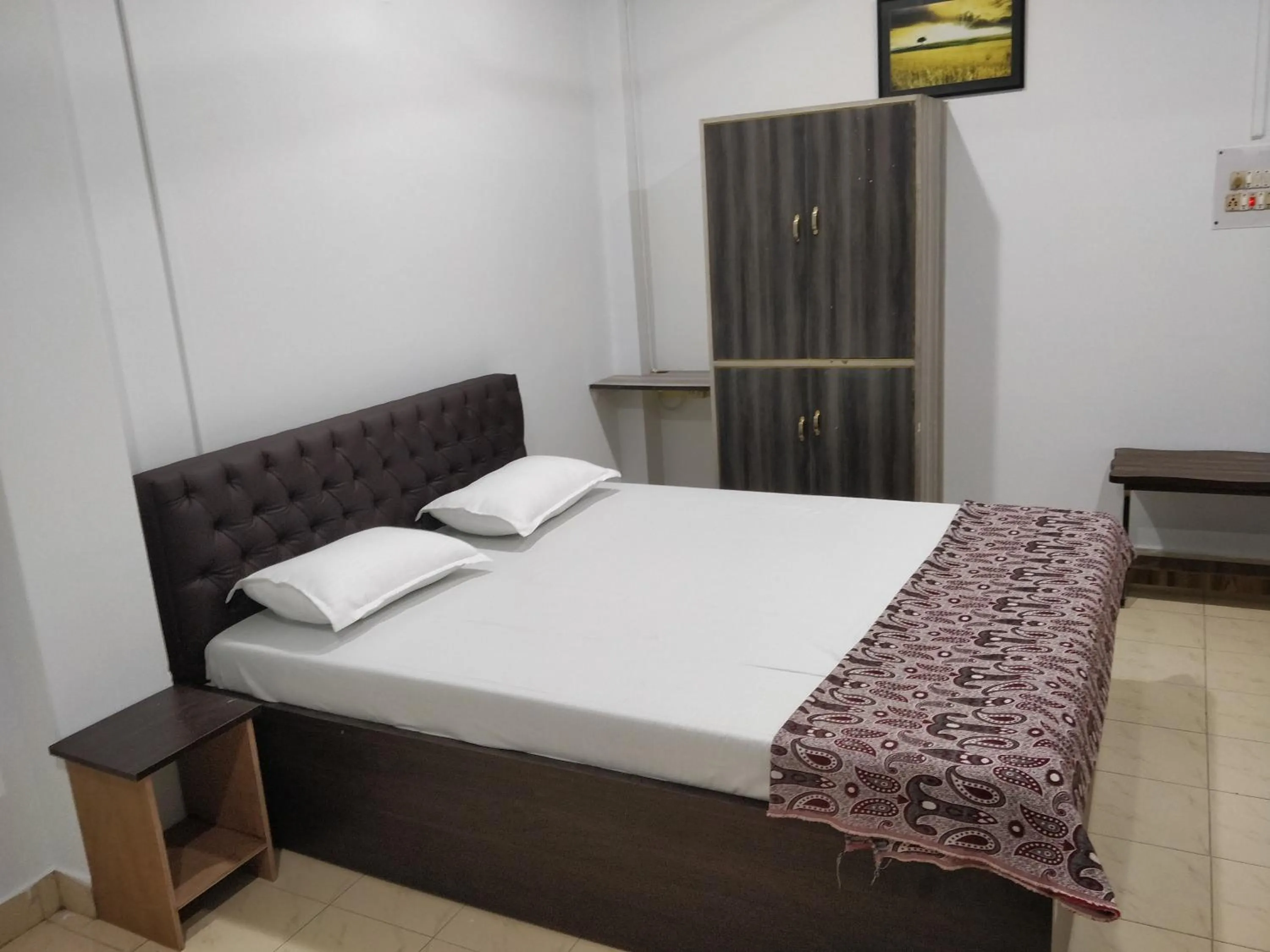Adarsh Hotel