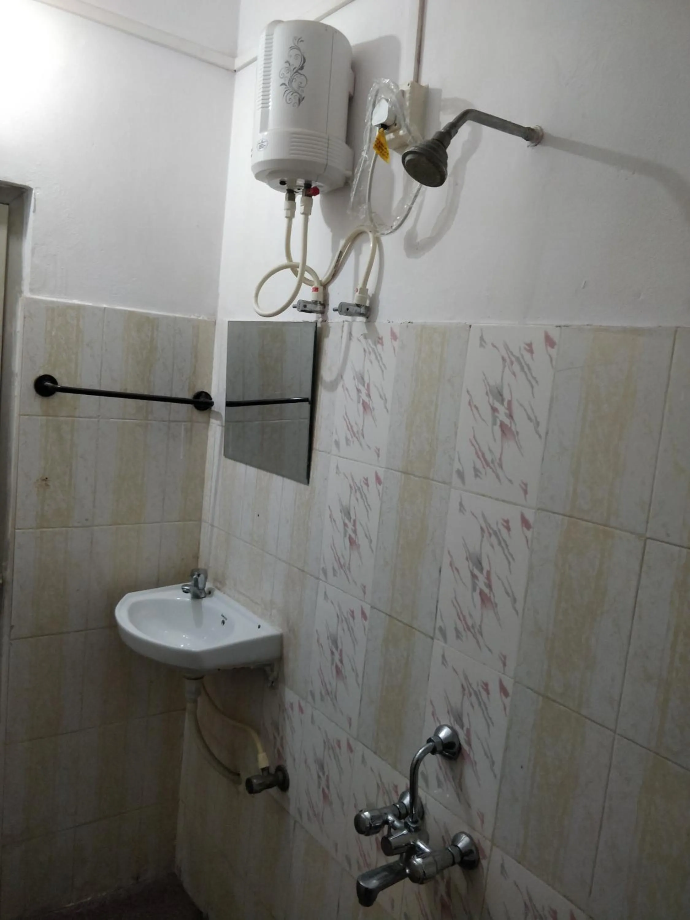 Adarsh Hotel
